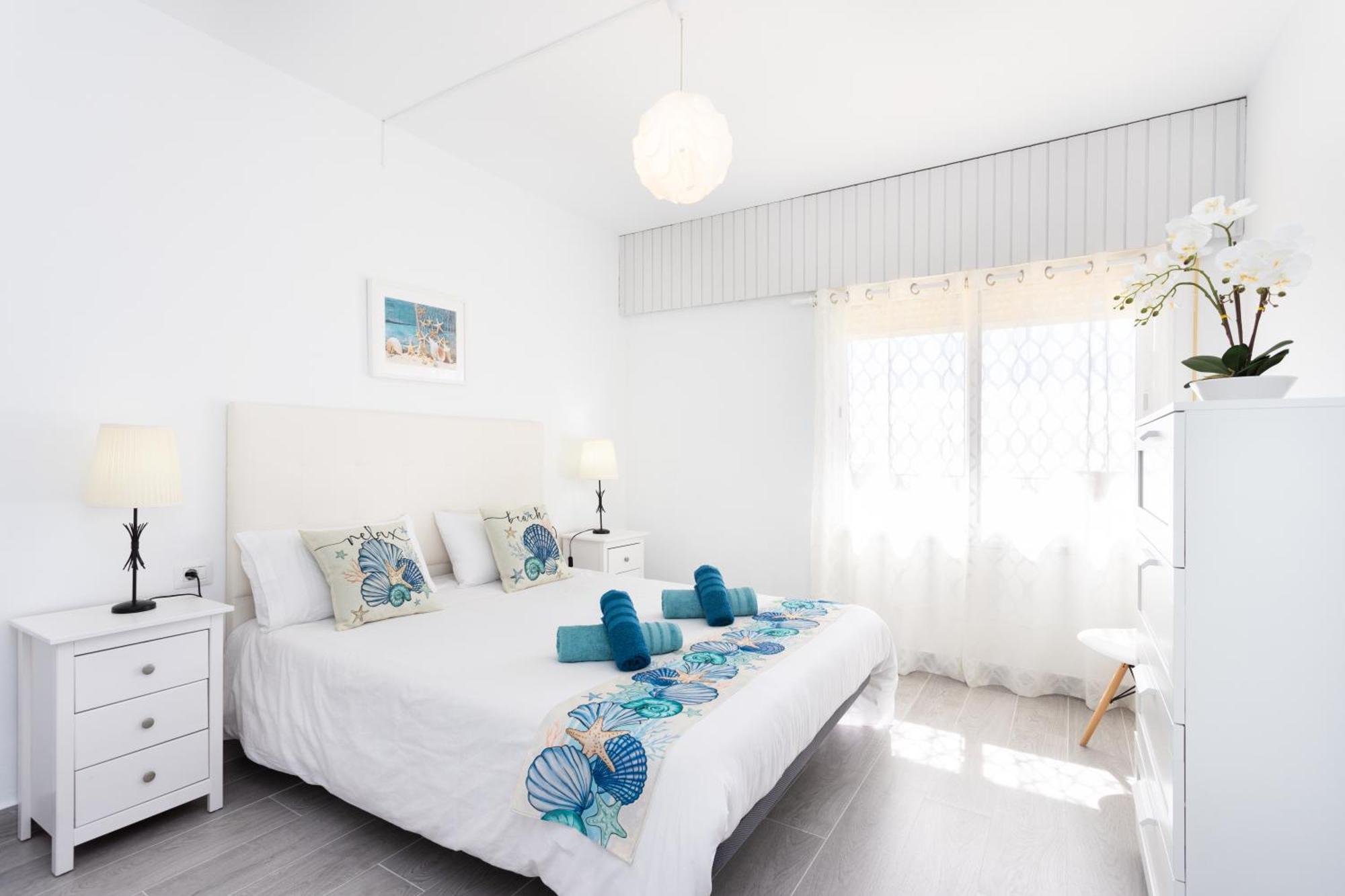 Hébergement de vacances Coastal Dream With Heated Pool *