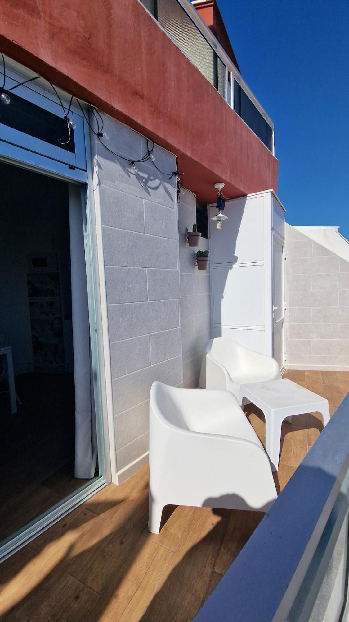 Warm & Cozy With Lovely Sea View