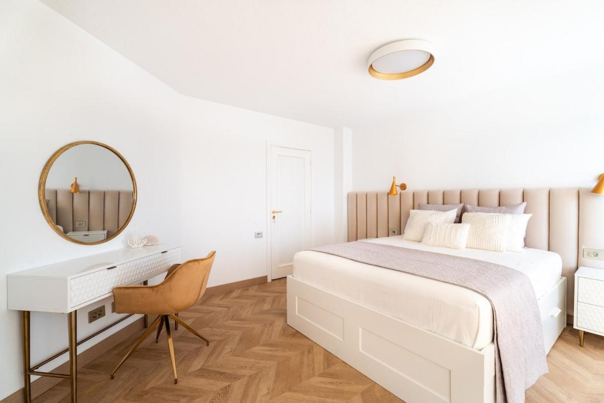 Apartamento Stunning Front Line Penthouse Sea And Pool *