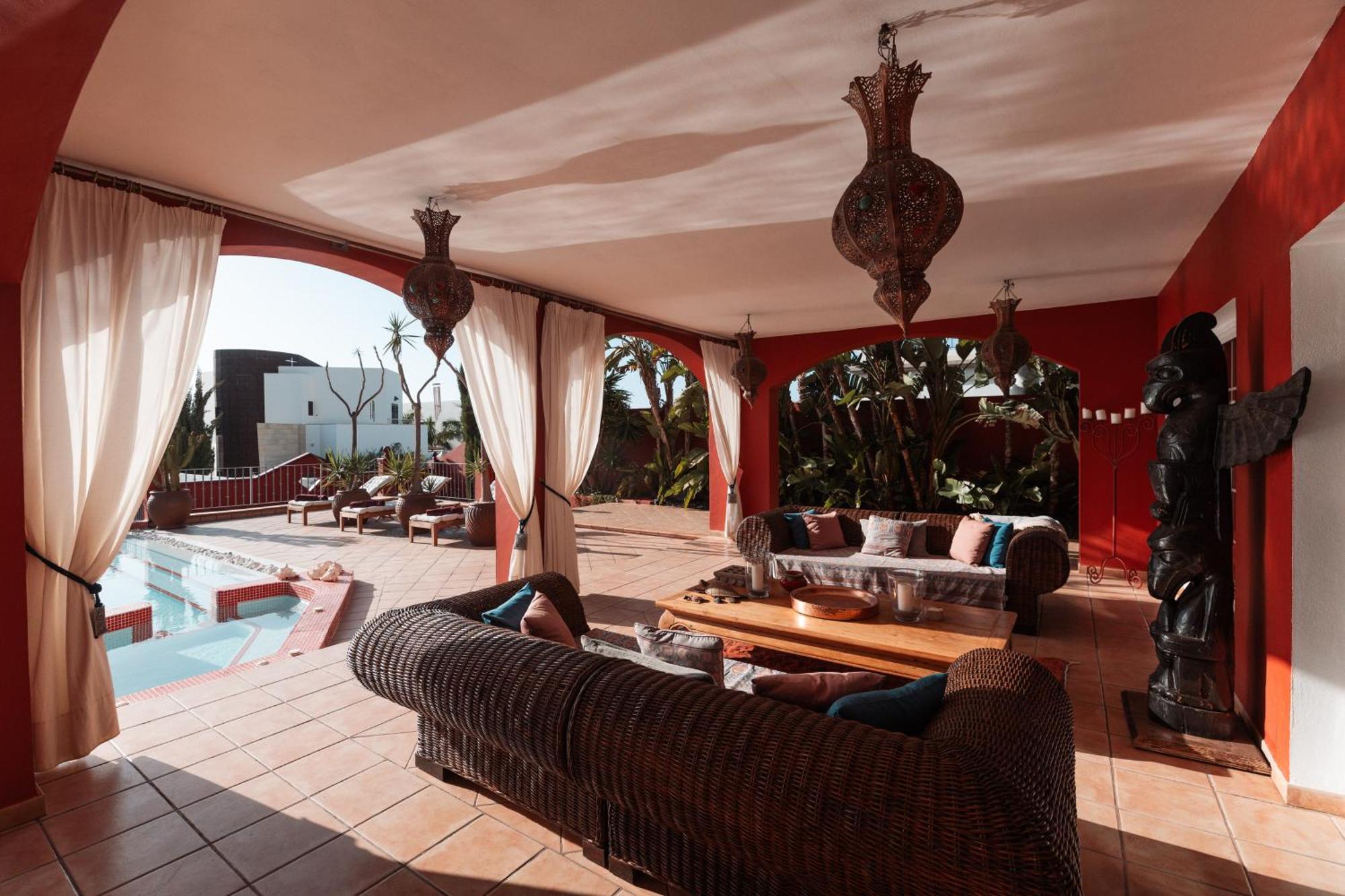 Villa Red-house