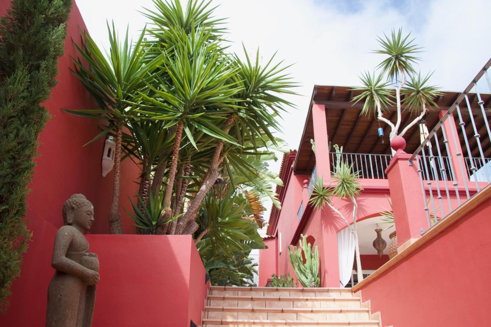 Red-house Villa *