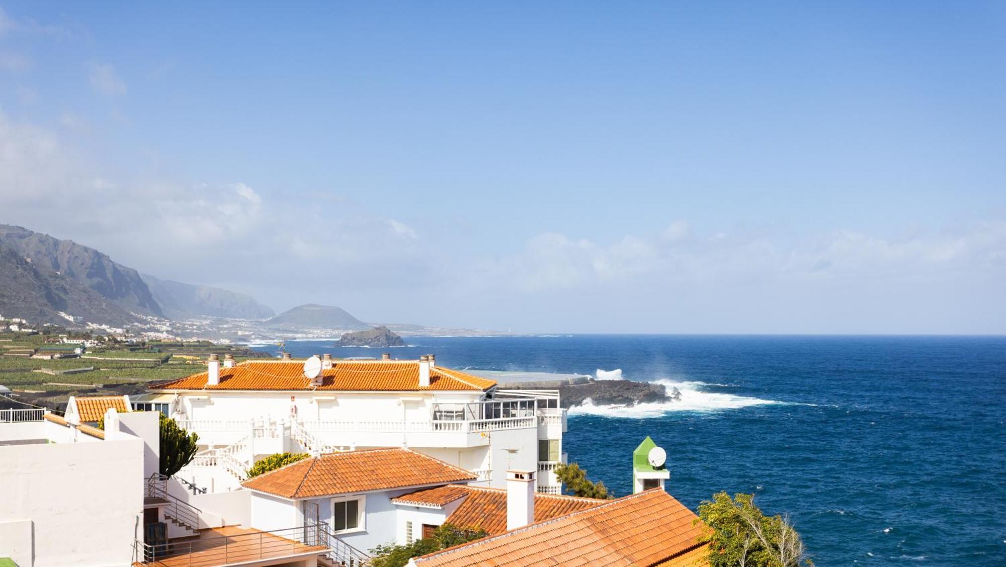 Cozy Seafront With Balcony & Ocean Views Apartment *