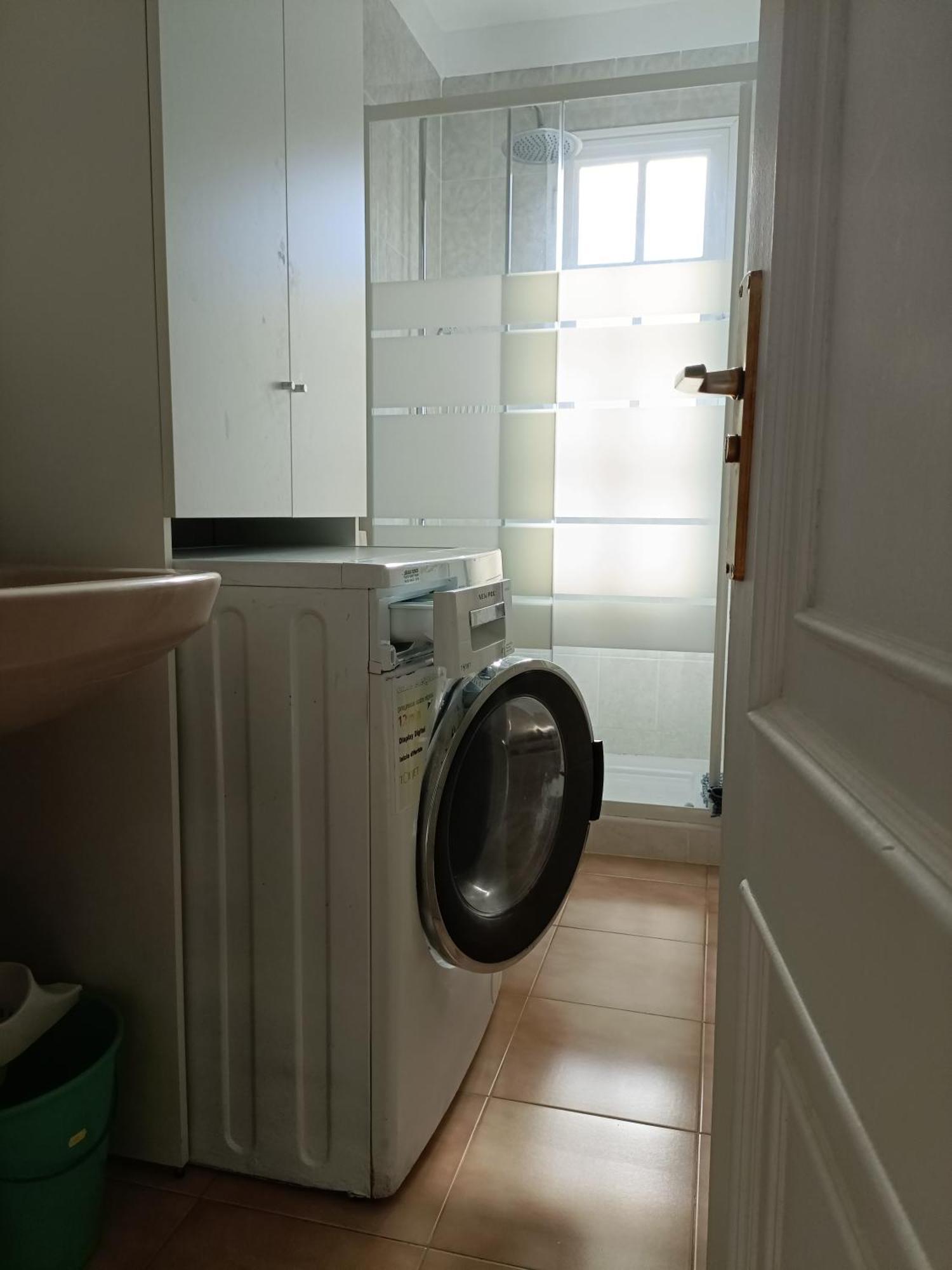 Beautiful 1 Bedroom With Mountain View *