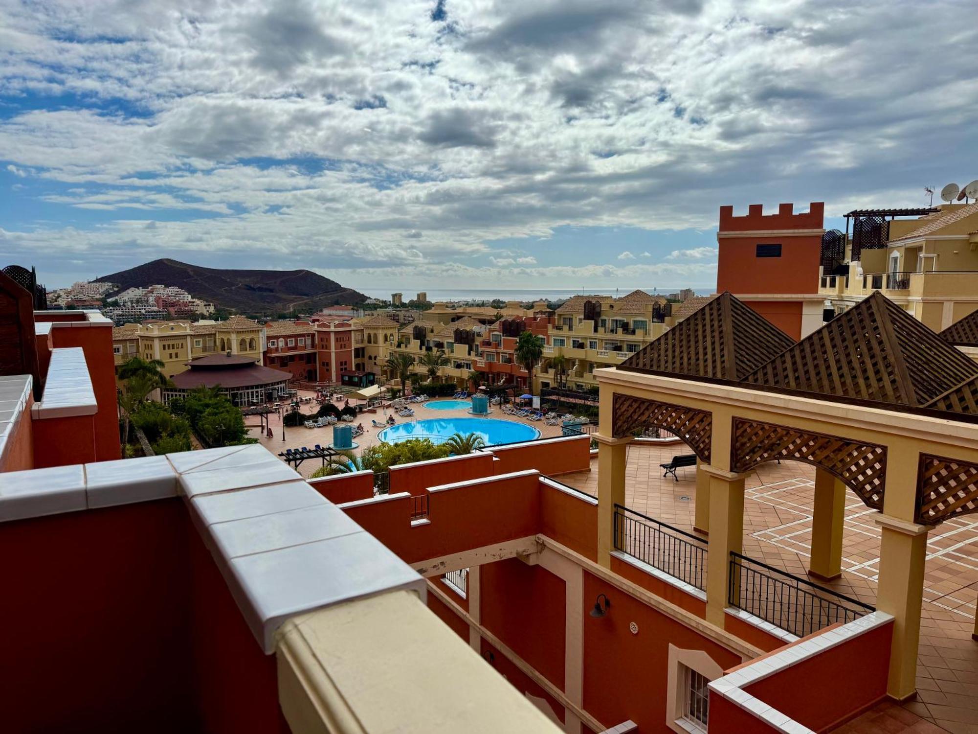 Prime Americas Getaway - With Huge Private Terrace & Pool Access *