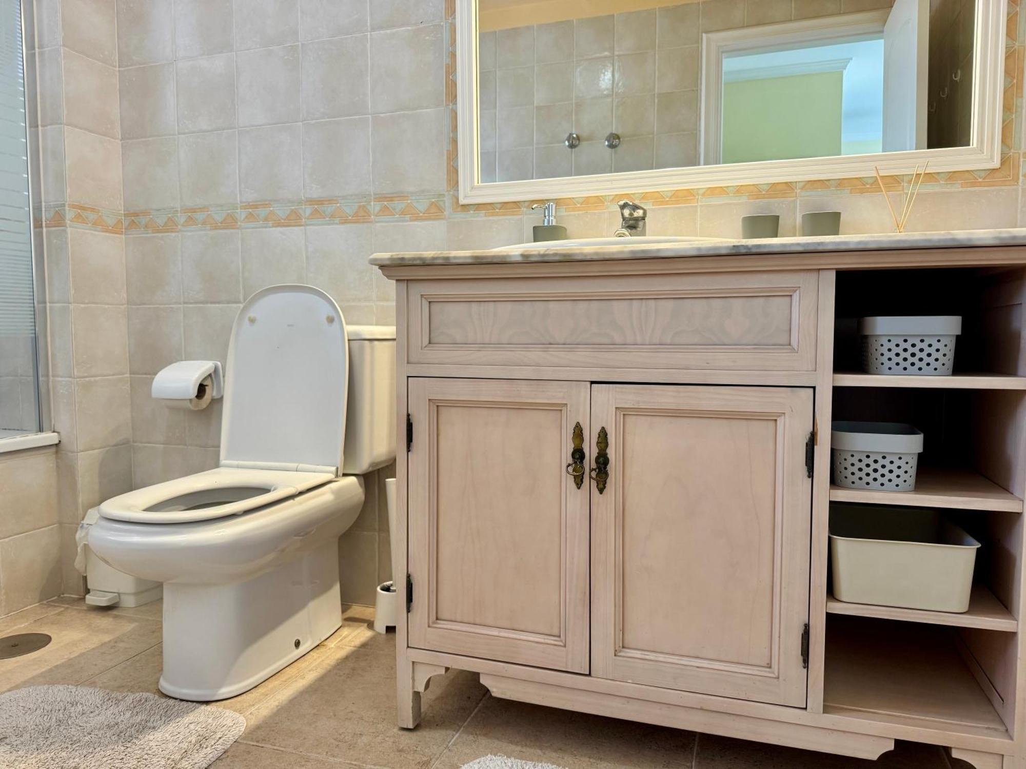 Prime Americas Getaway - With Huge Private Terrace & Pool Access Apartment *