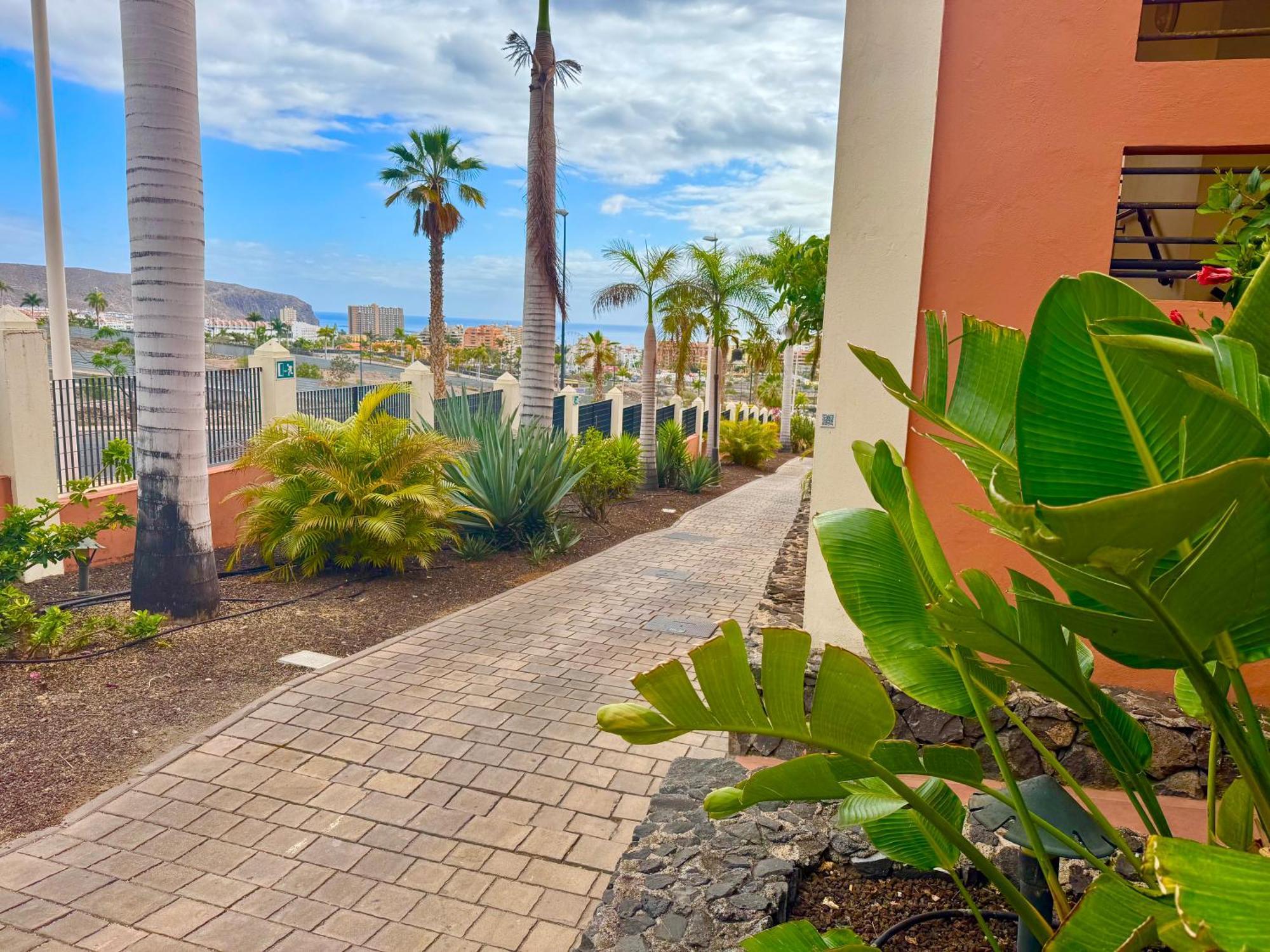Apartment Prime Americas Getaway - With Huge Private Terrace & Pool Access