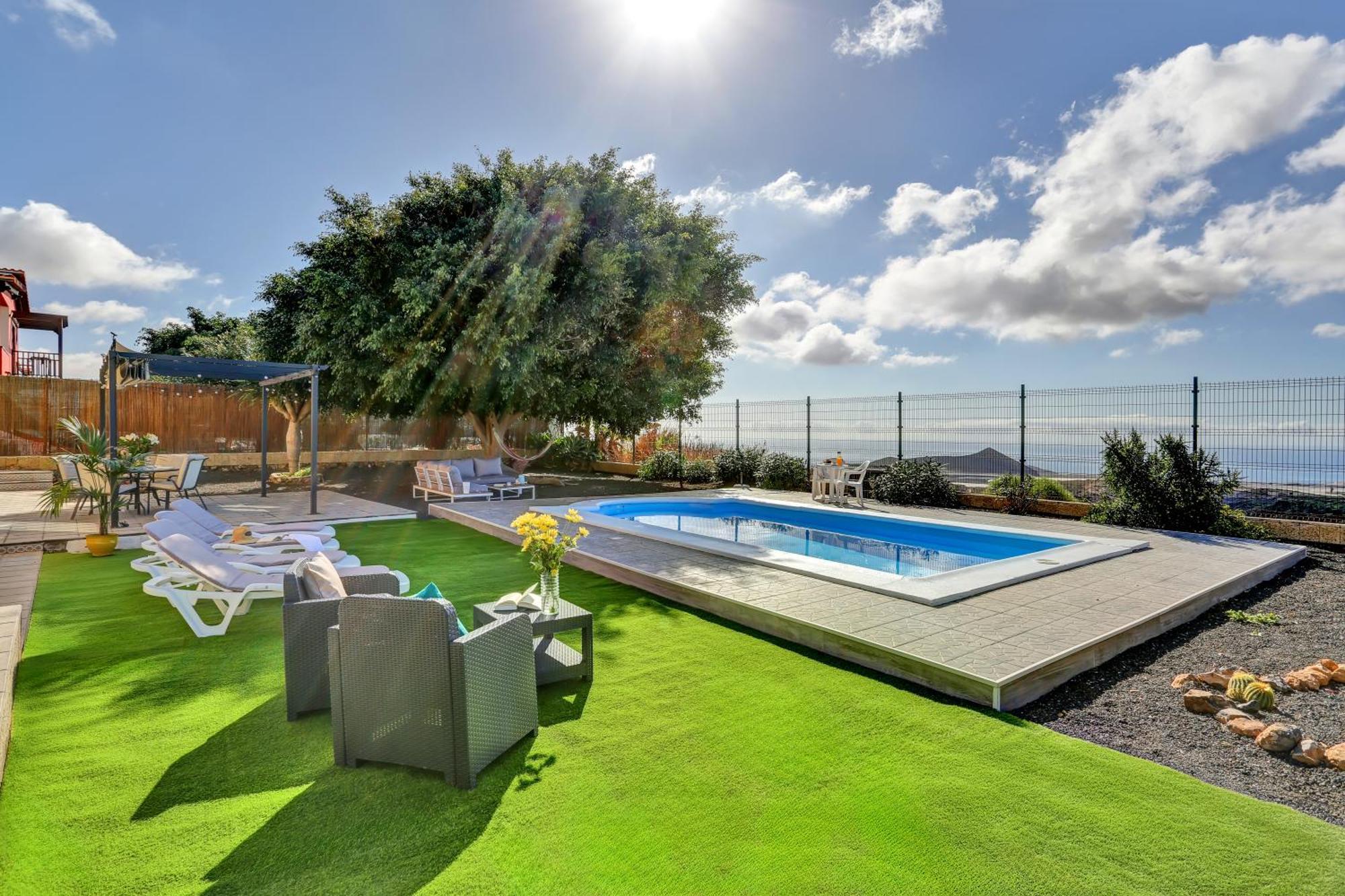Private Heated Pool Apartment *