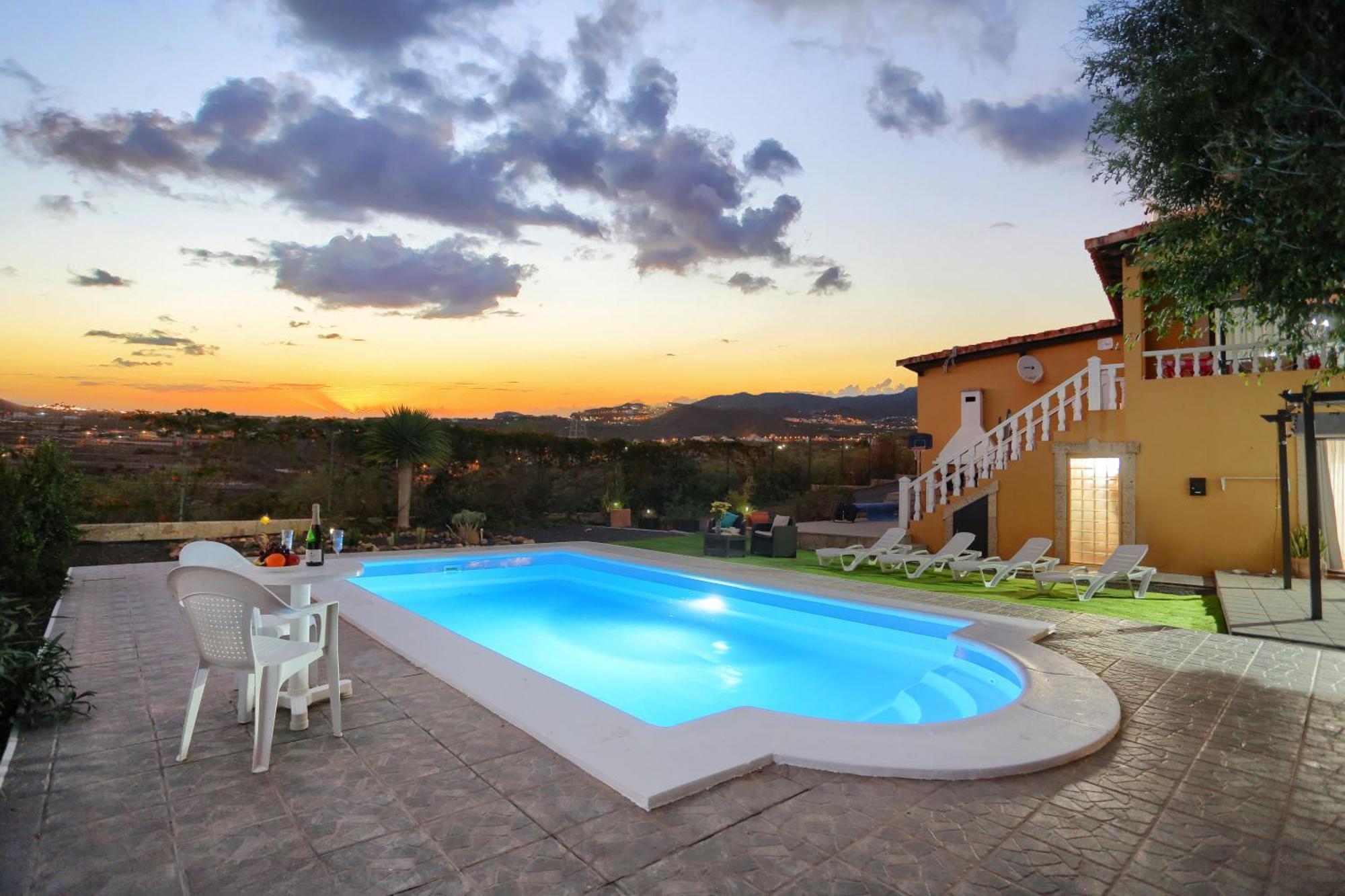 Private Heated Pool Apartment *
