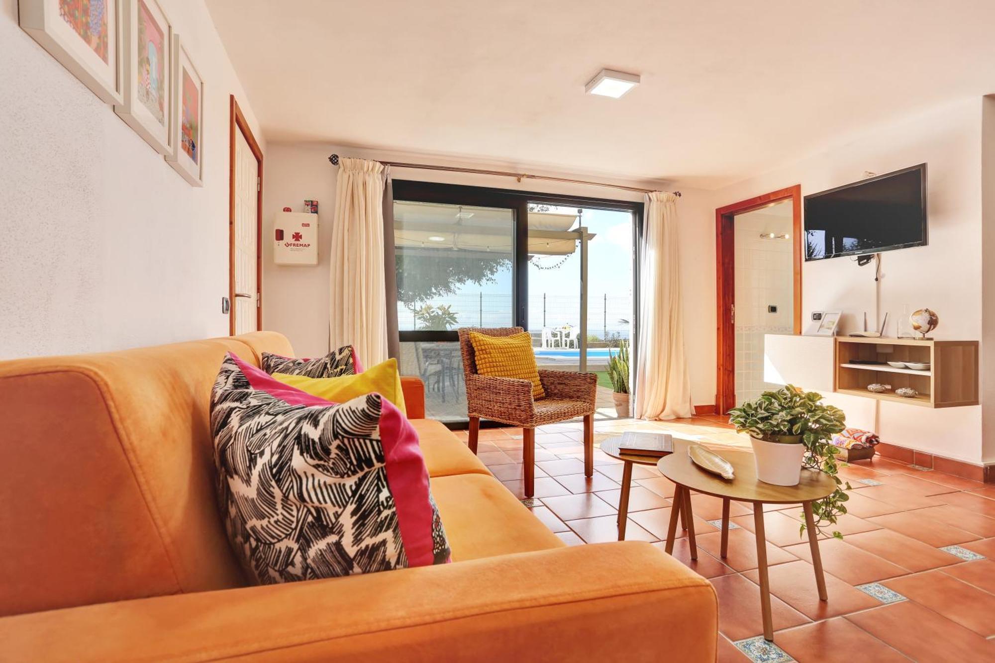 Private Heated Pool Apartment *