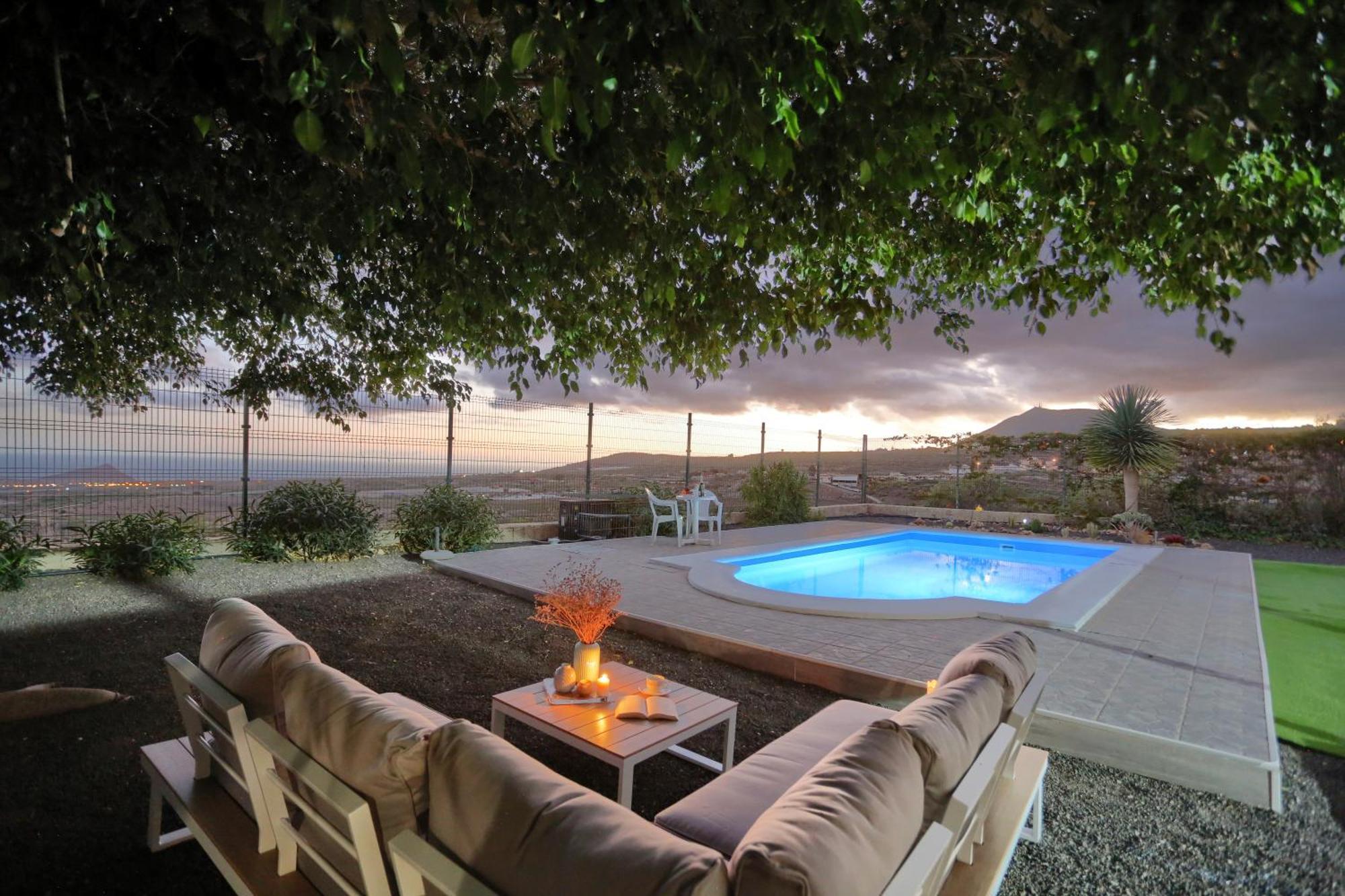 Private Heated Pool Apartment *