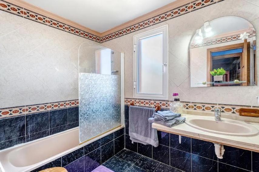 Apartamento Sea View & Wiffi Free Radazul
