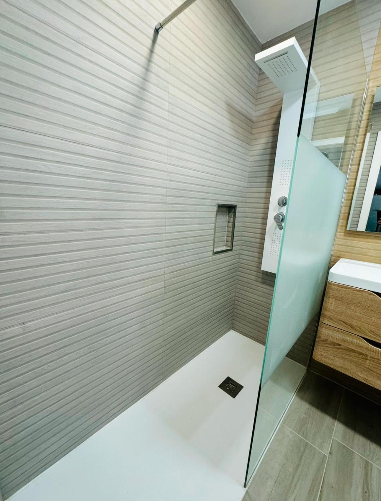 Laurent Suite