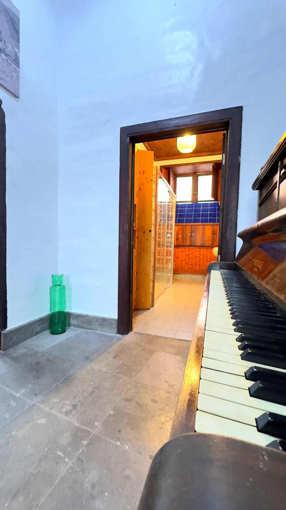 Apartment Elegant In The Heart Of 100 Sqm Parking Available