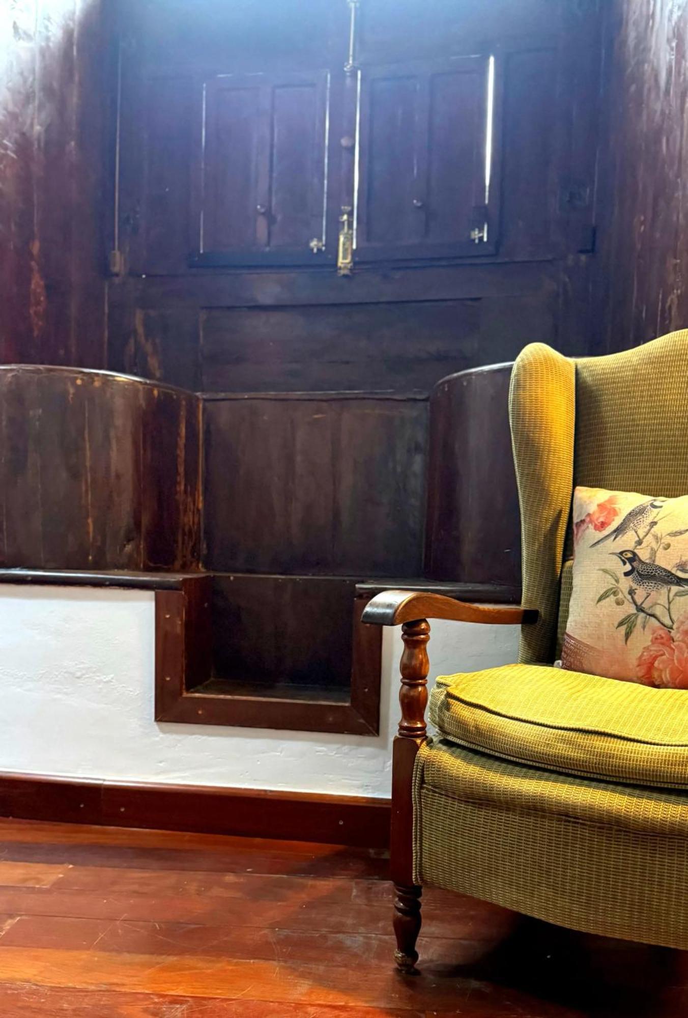 Apartment Elegant In The Heart Of 100 Sqm Parking Available *