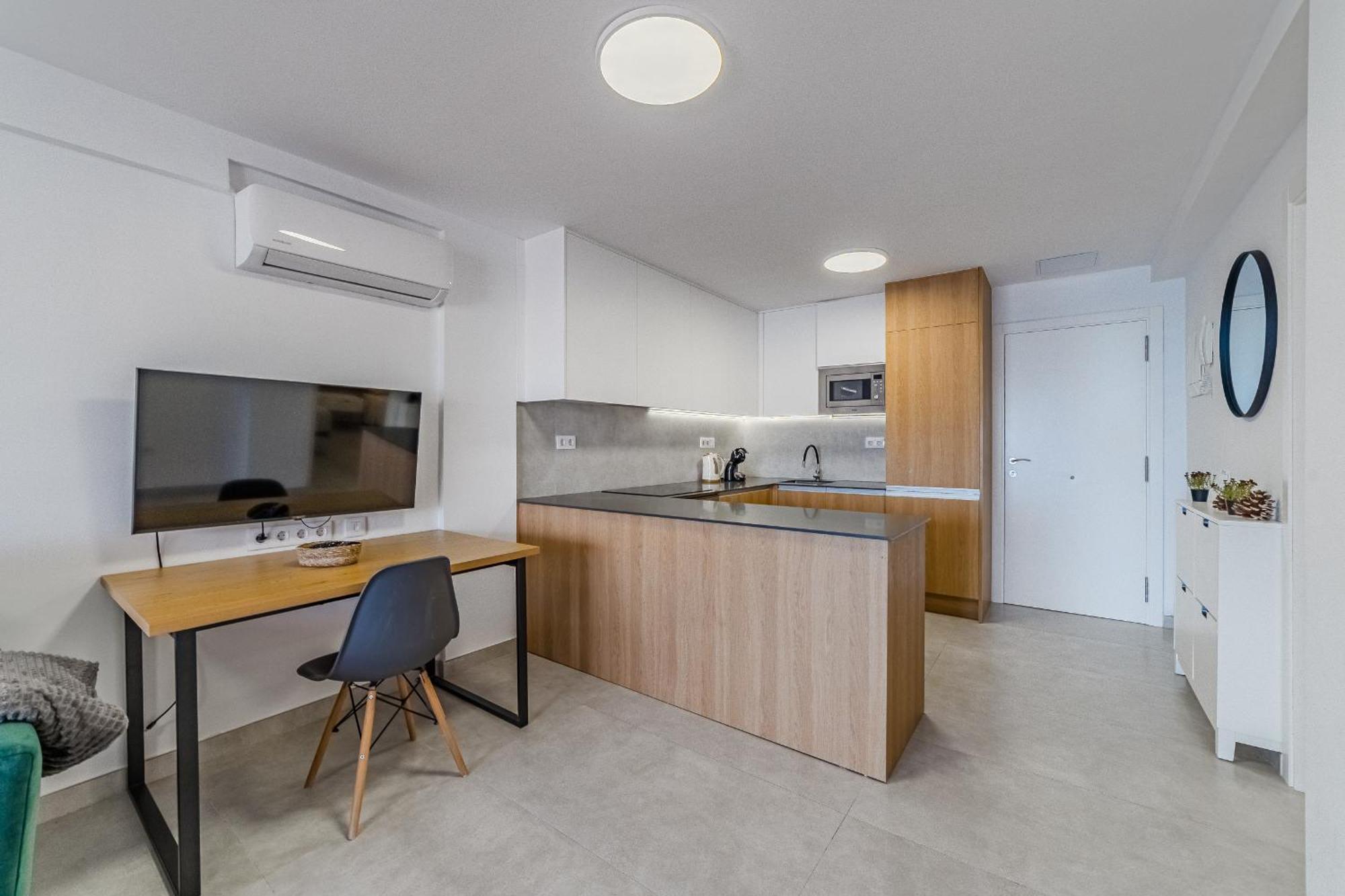 Apartment Ocean View 2bedroom In Cristianos, Heated Pool, 3 Minutes To *