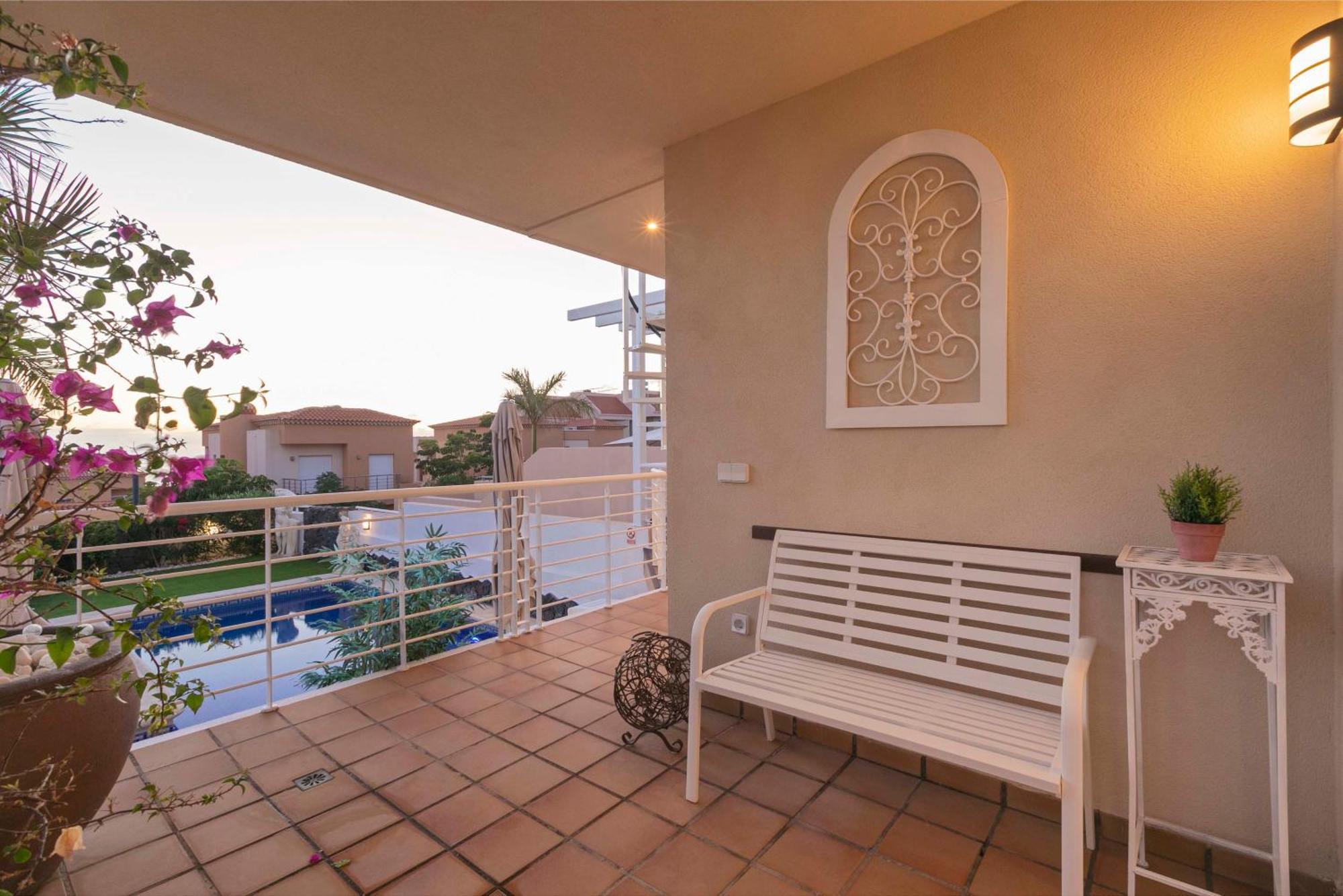 My Island Escape - Sea Views - Private Pool, Sauna