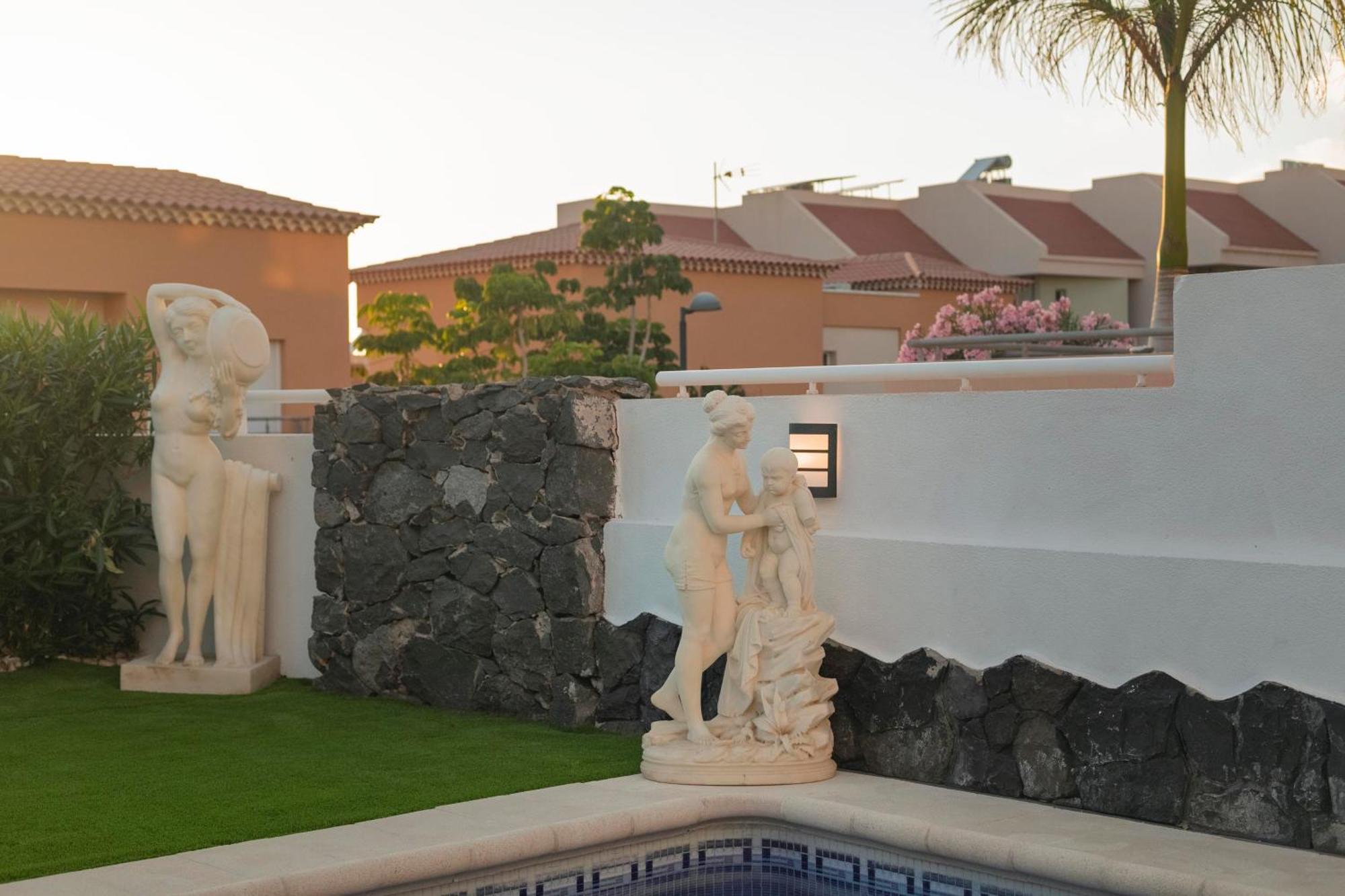 My Island Escape - Sea Views - Private Pool, Sauna Villa