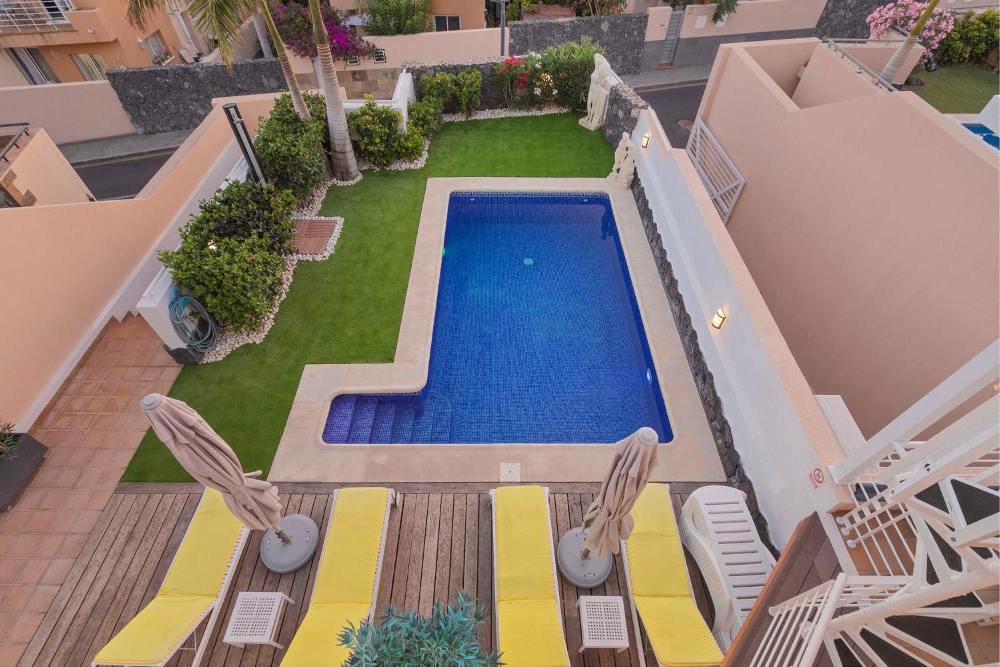 My Island Escape - Sea Views - Private Pool, Sauna *