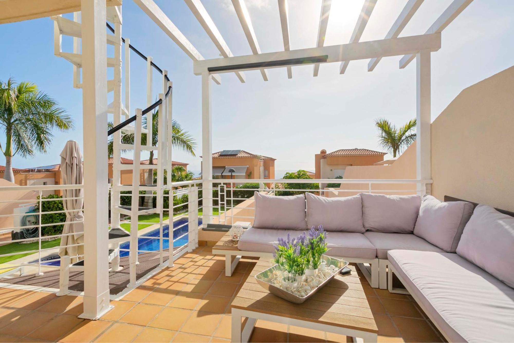 My Island Escape - Sea Views - Private Pool, Sauna Villa