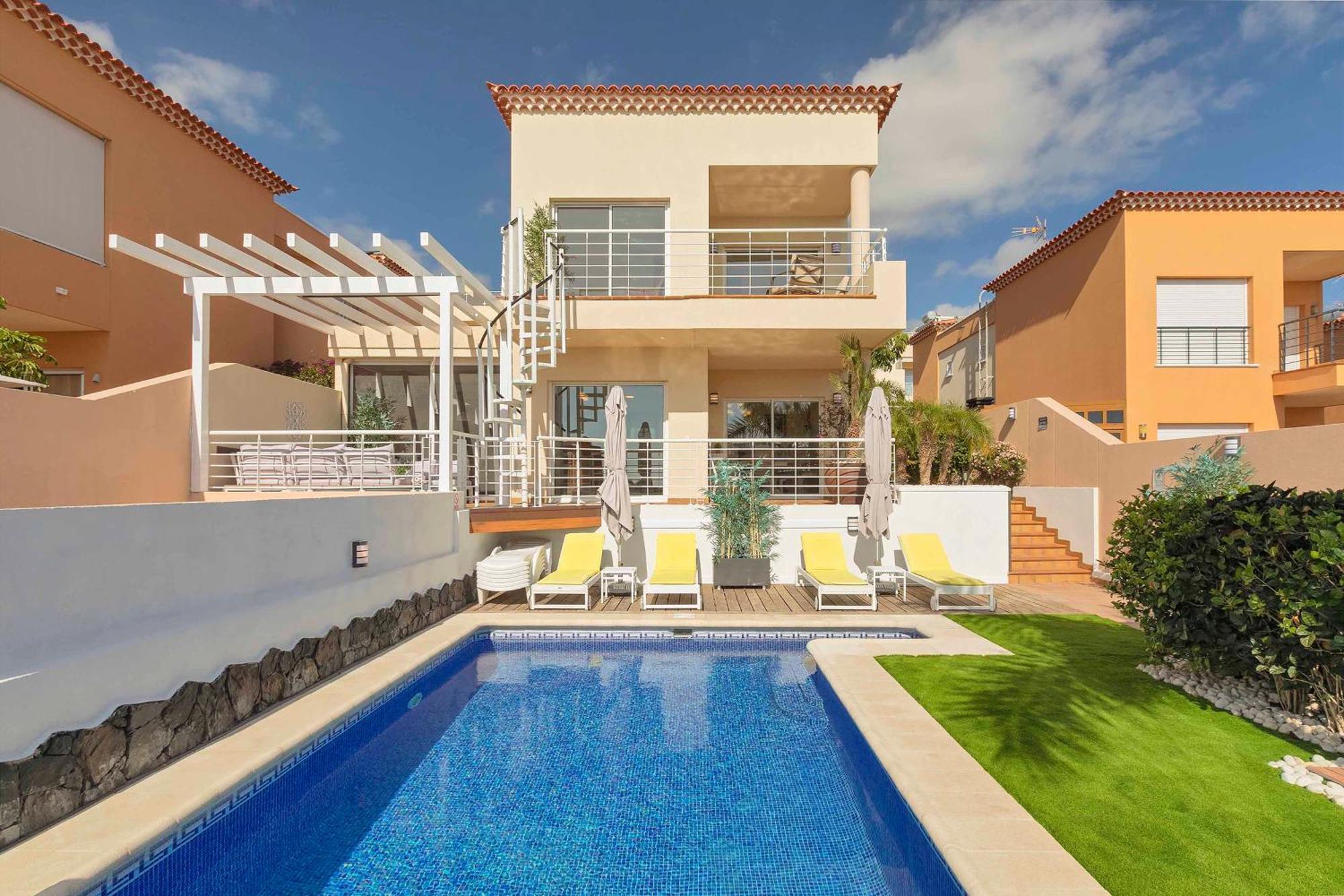 My Island Escape - Sea Views - Private Pool, Sauna Villa *
