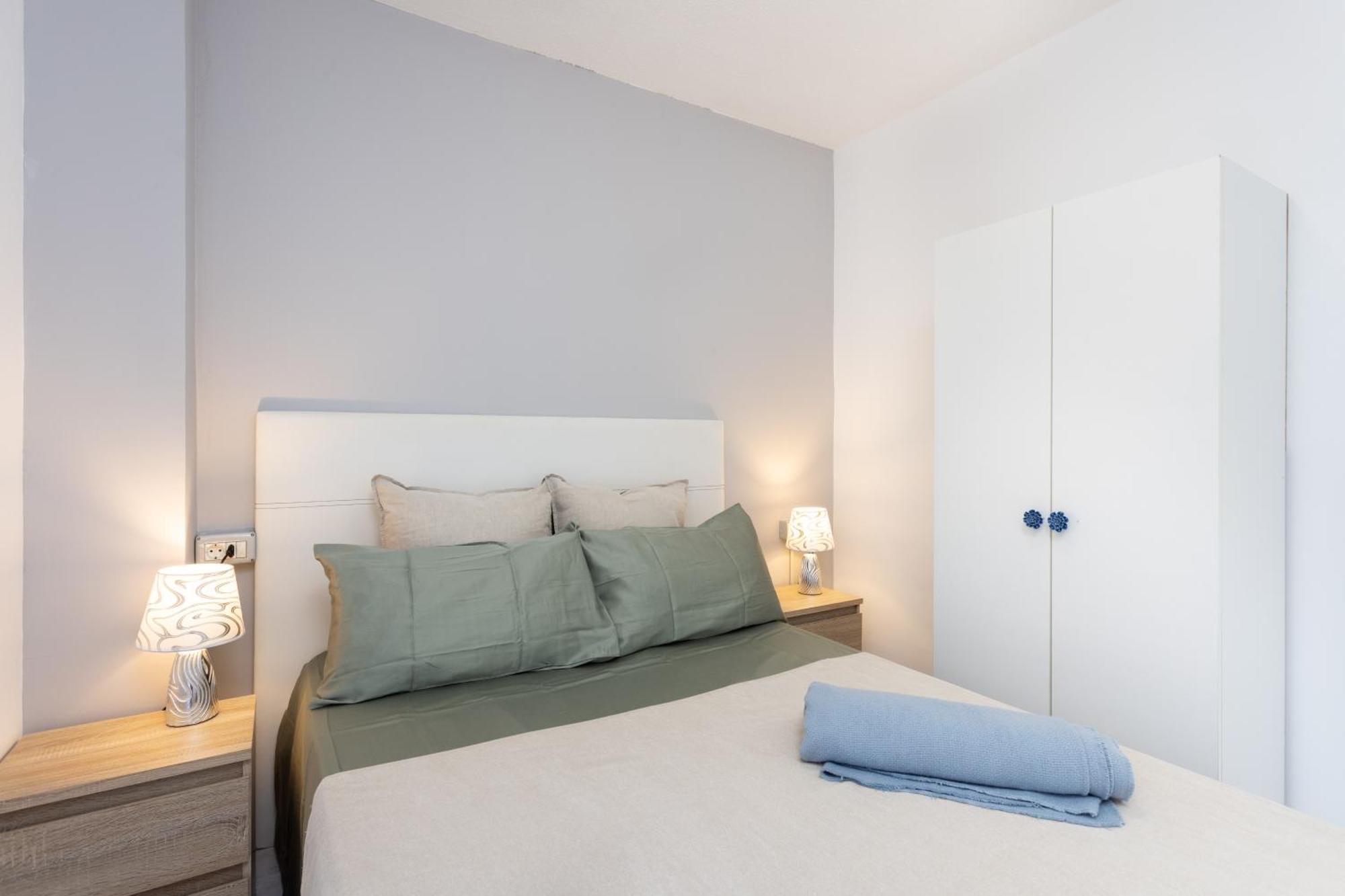 Apartment Three Spacious 150m From The Americas Promenade *