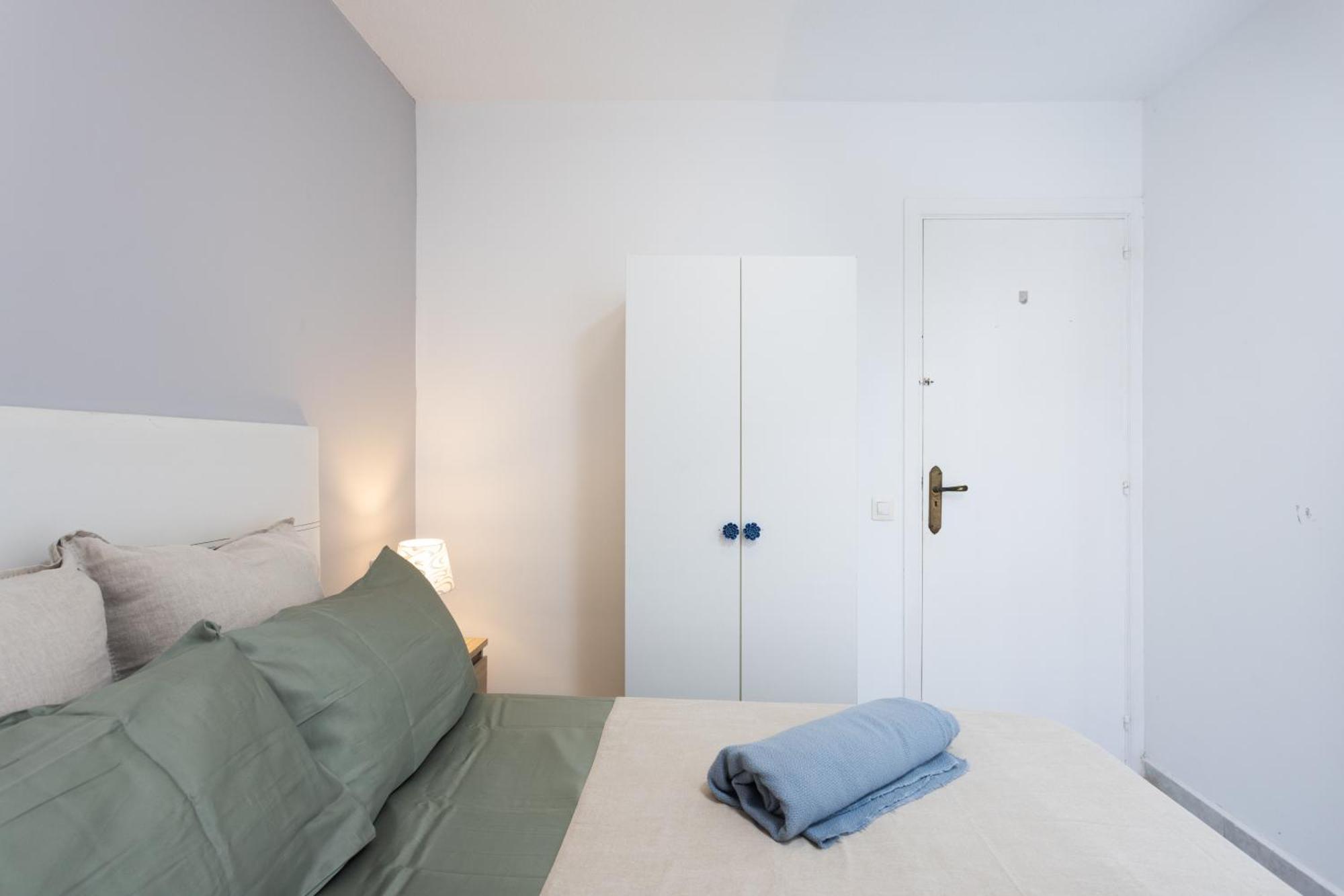 Three Spacious 150m From The Americas Promenade *