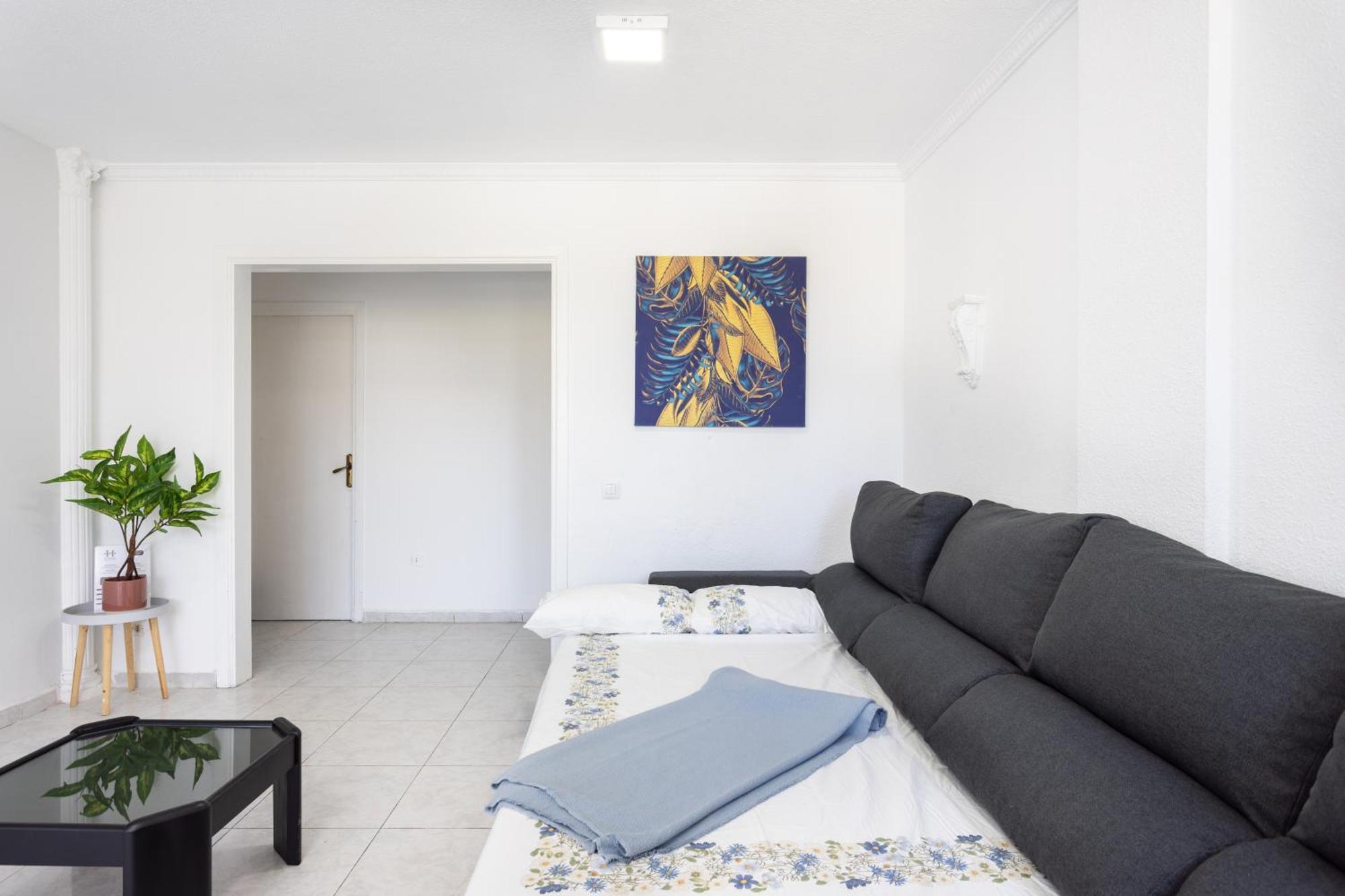 Three Spacious 150m From The Americas Promenade