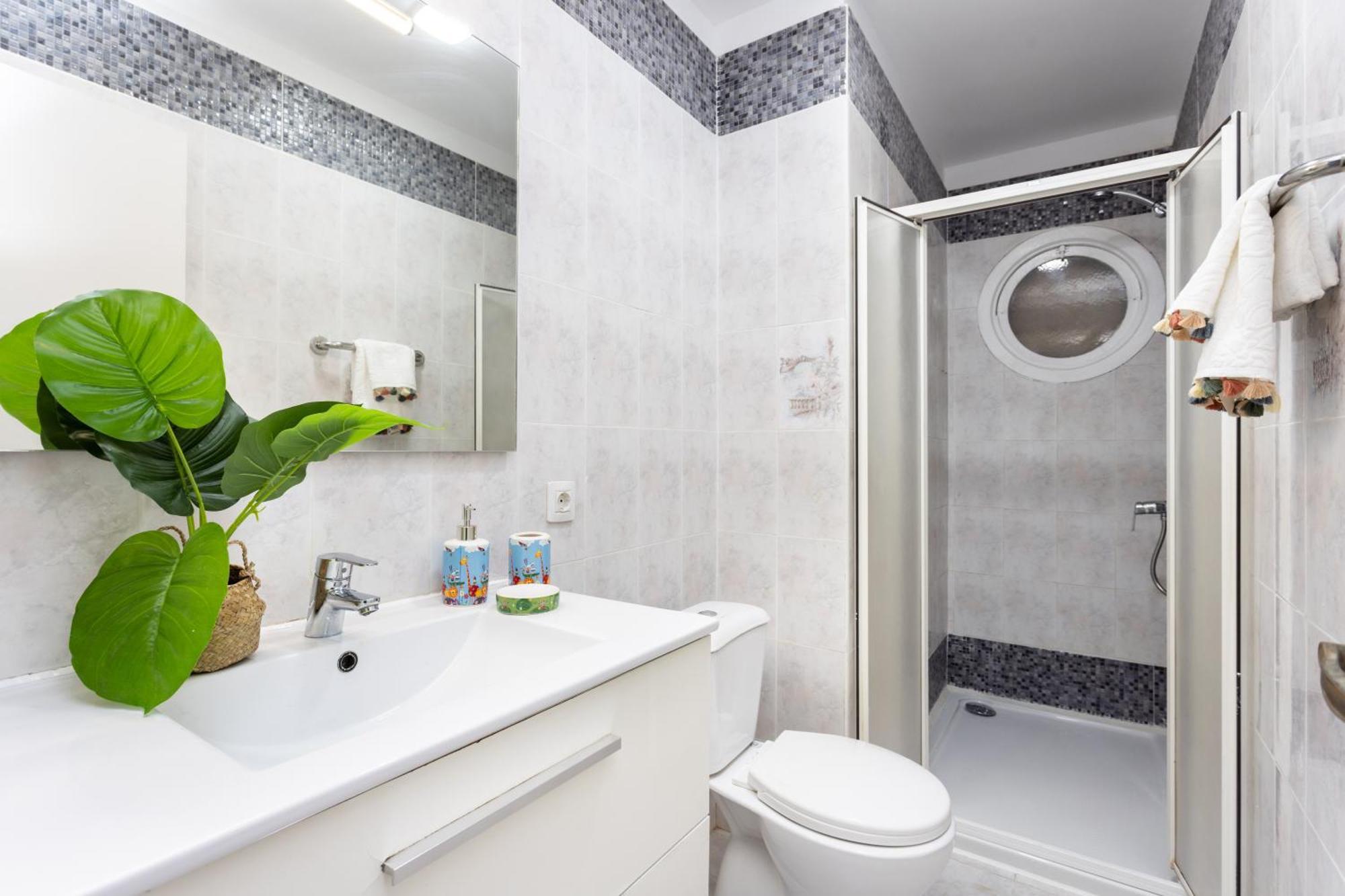 Three Spacious 150m From The Americas Promenade Apartment *