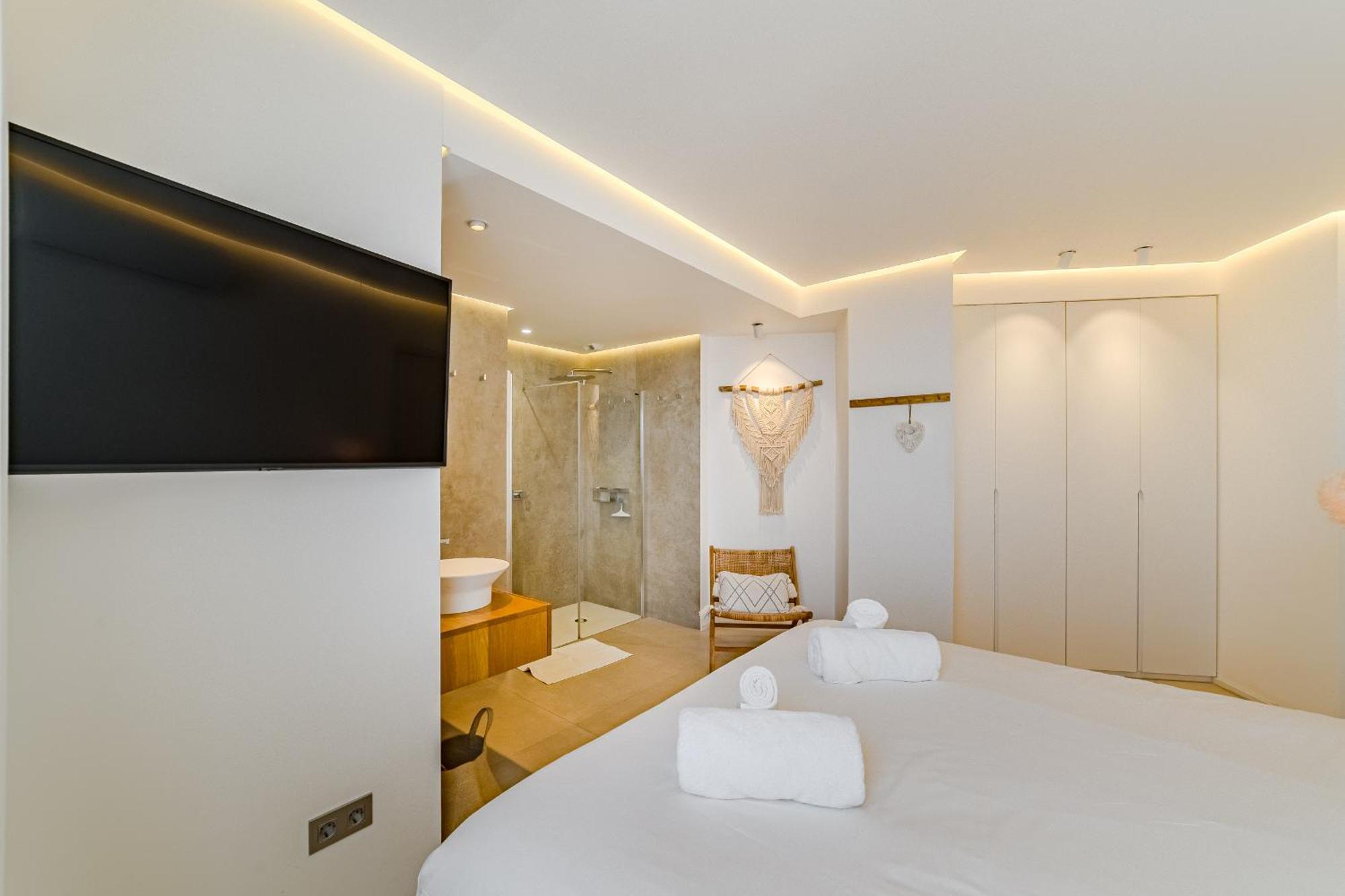 Ocean Garden Sunset & Sunrise - Heated Pool Apartment