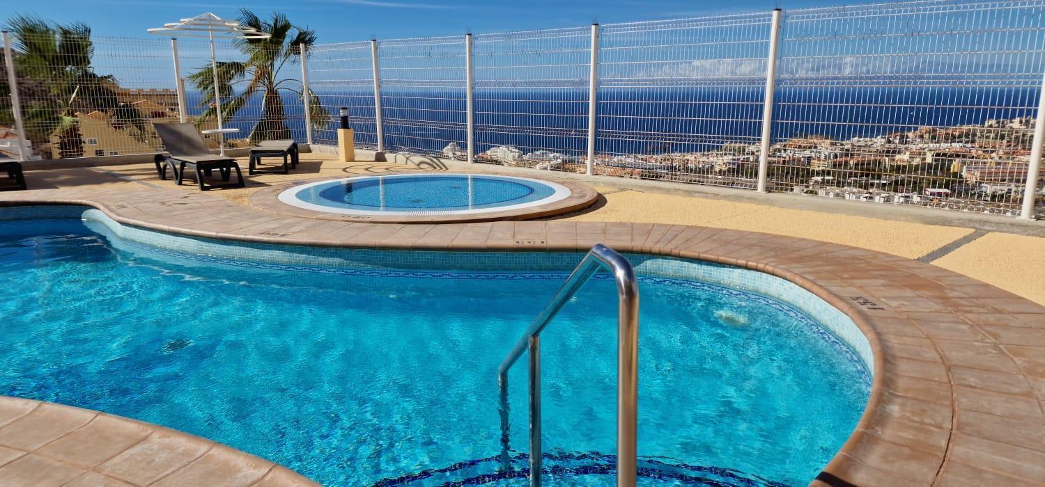 Premium Penthouse 105m2,bali Bed,heated Pool,best Sunsets Apartamento