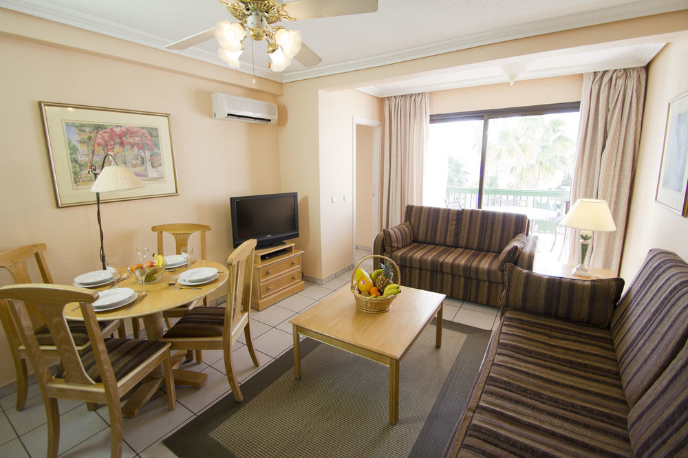 Sunset Bay Club Aparthotel