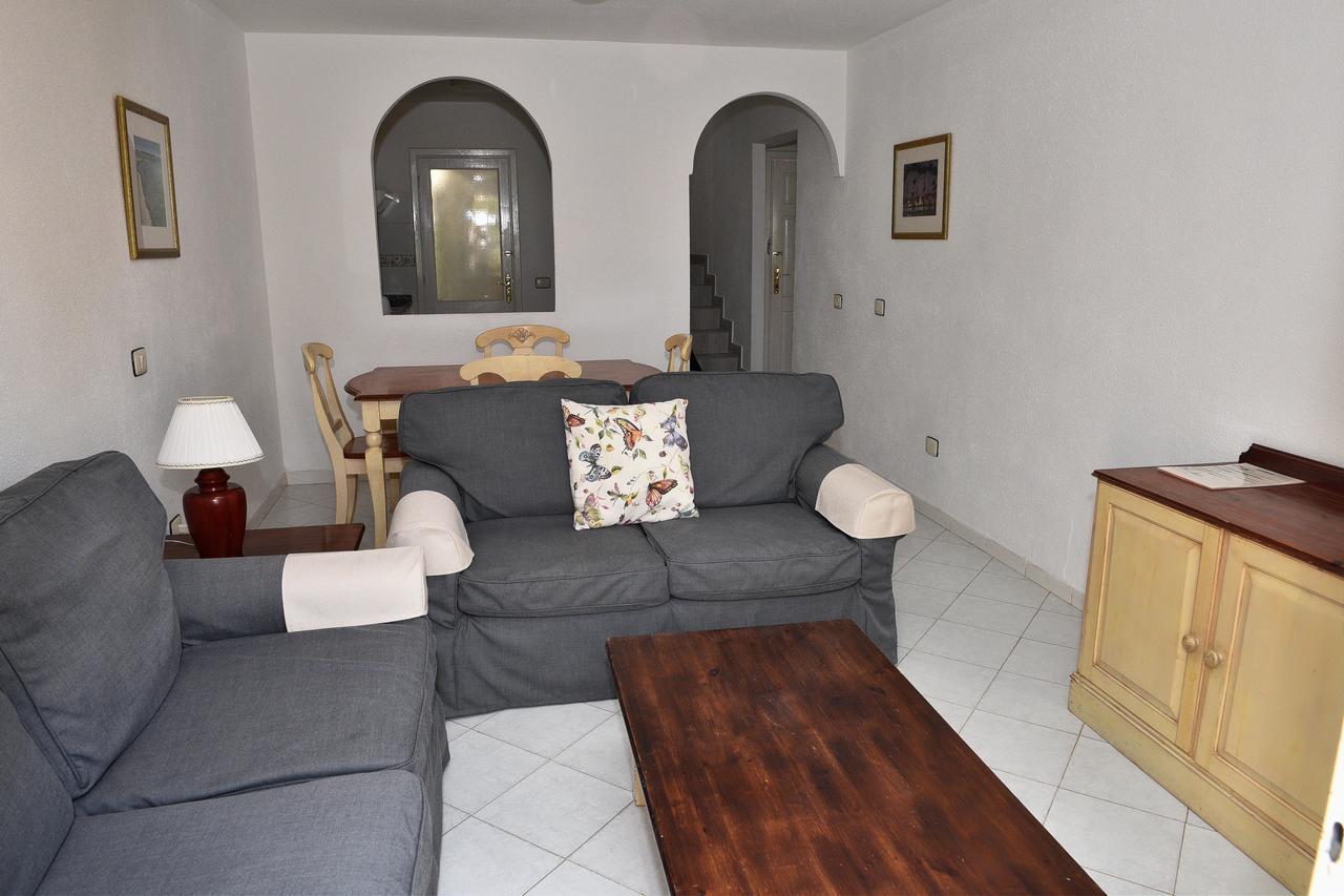 Apartment Adelfas 2