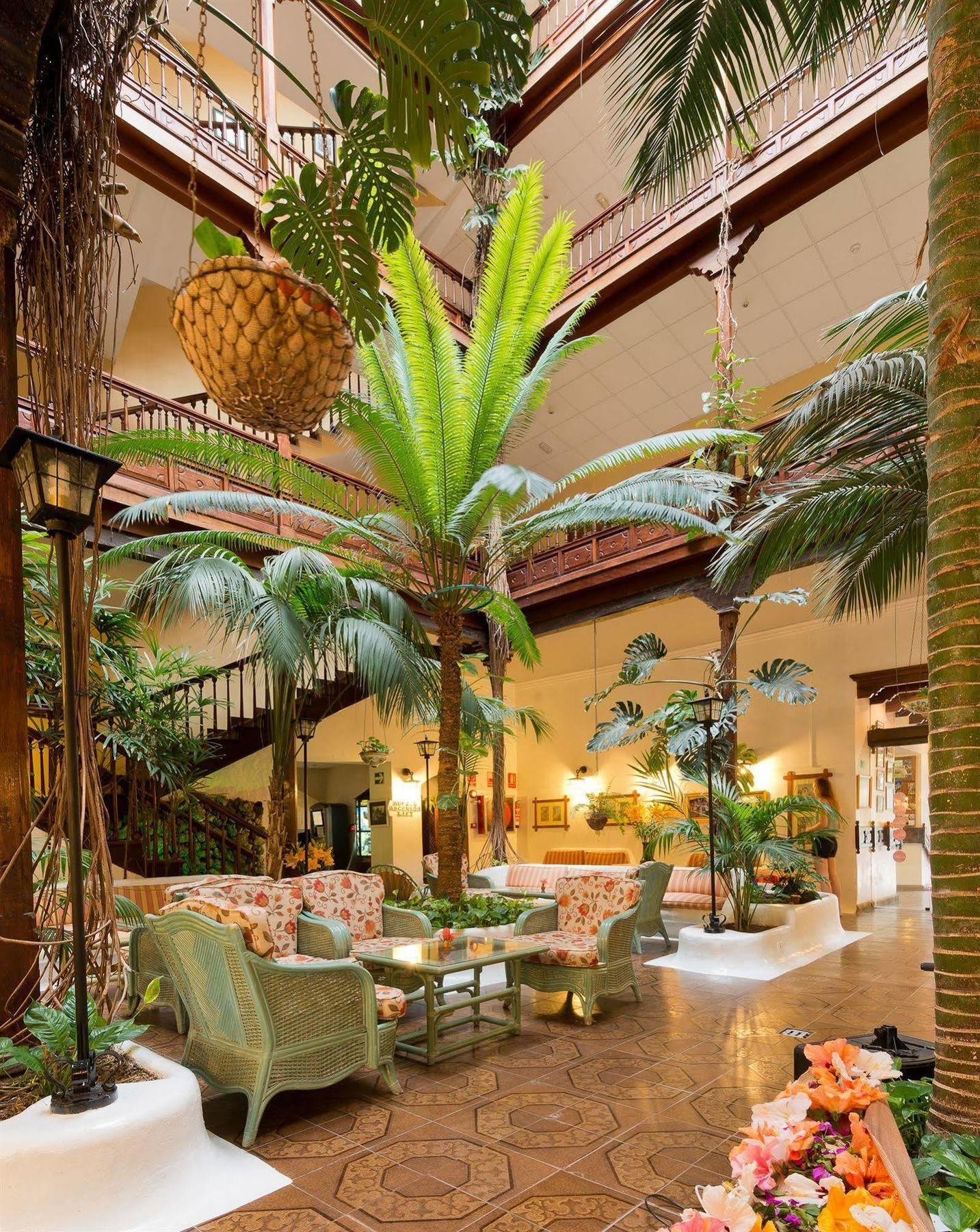 Monopol Hotel