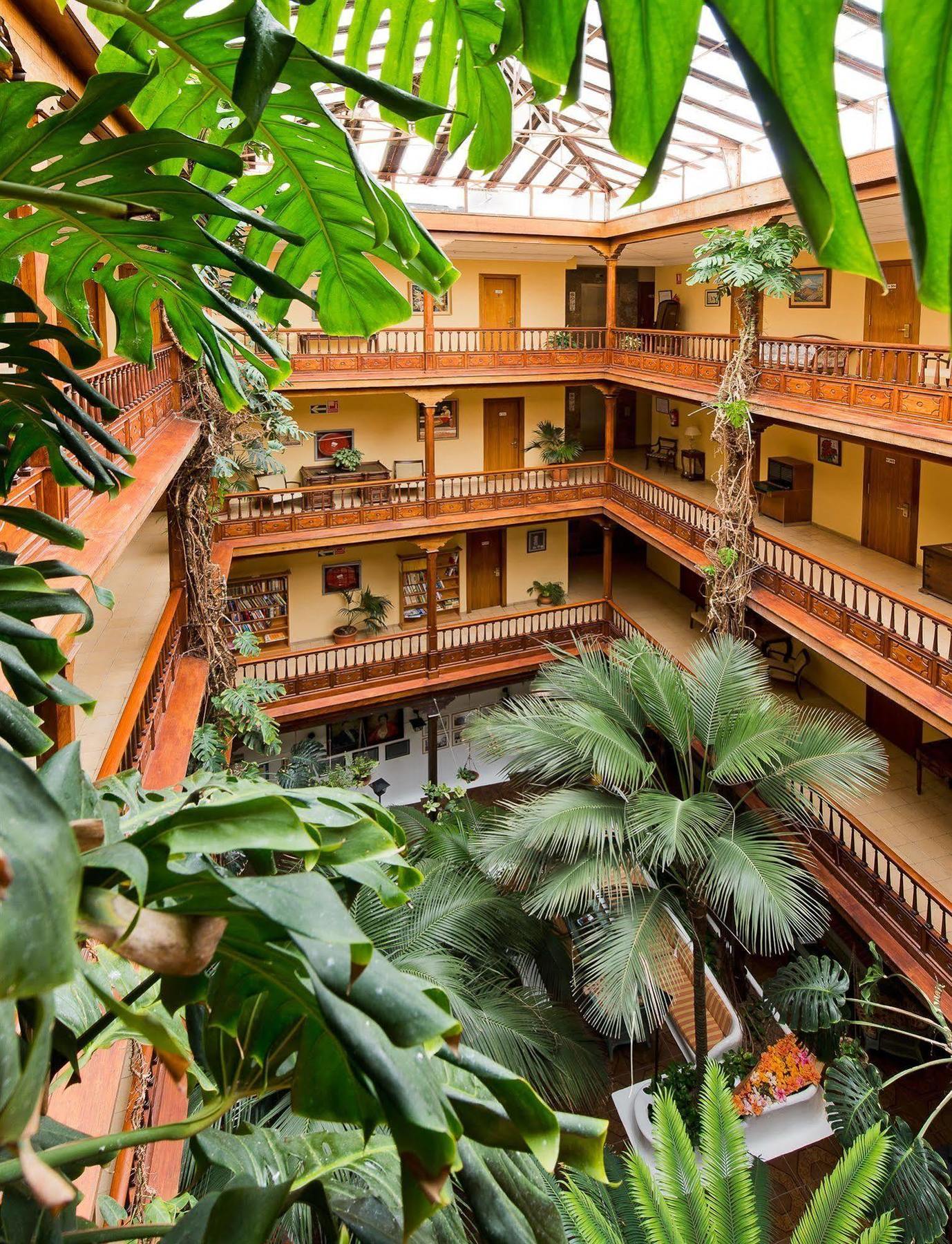 Monopol Hotel 3*