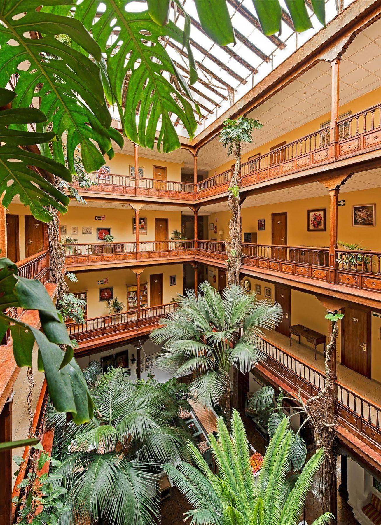 Monopol Hotel 3*