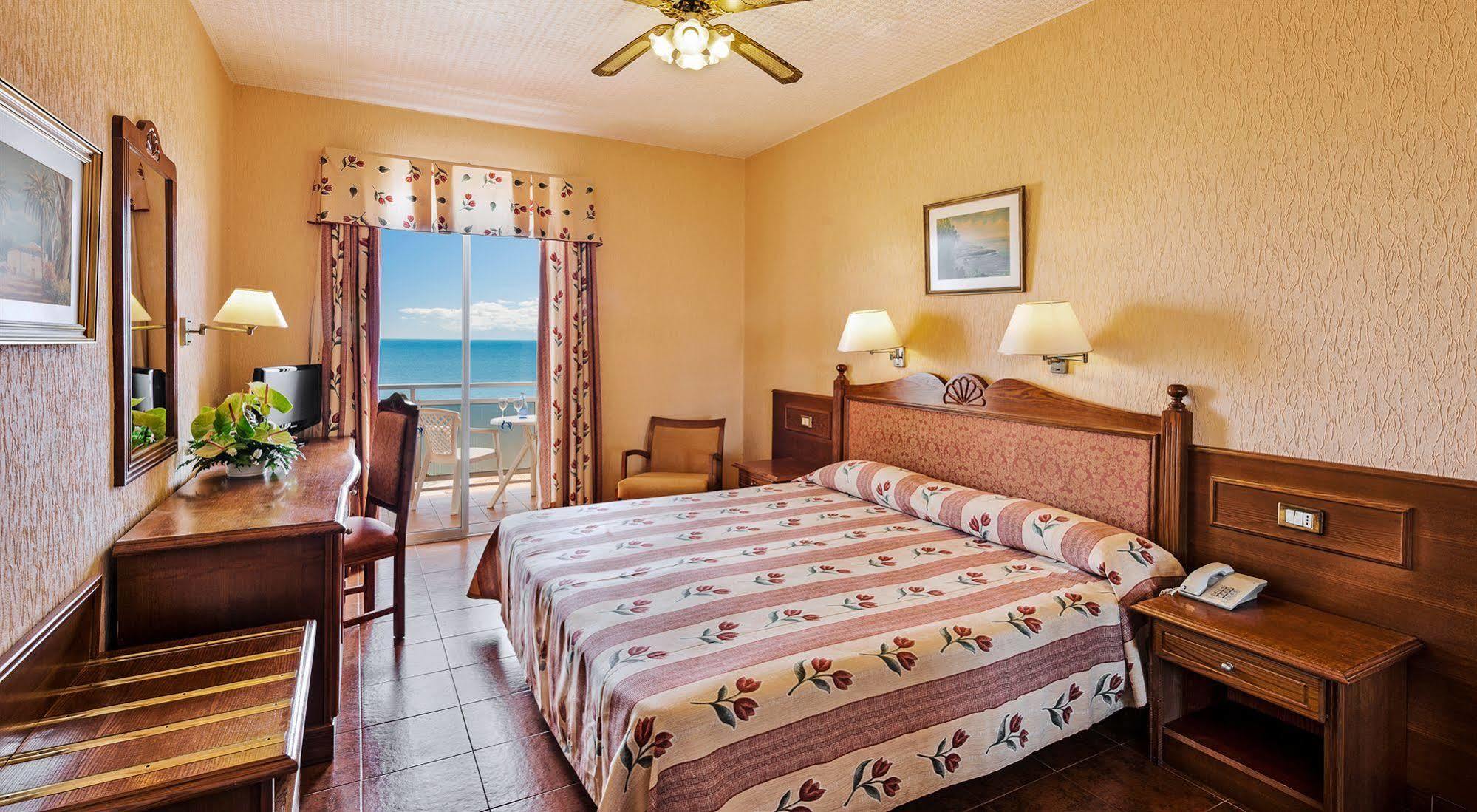 Monopol 3* Puerto de la Cruz (Tenerife)