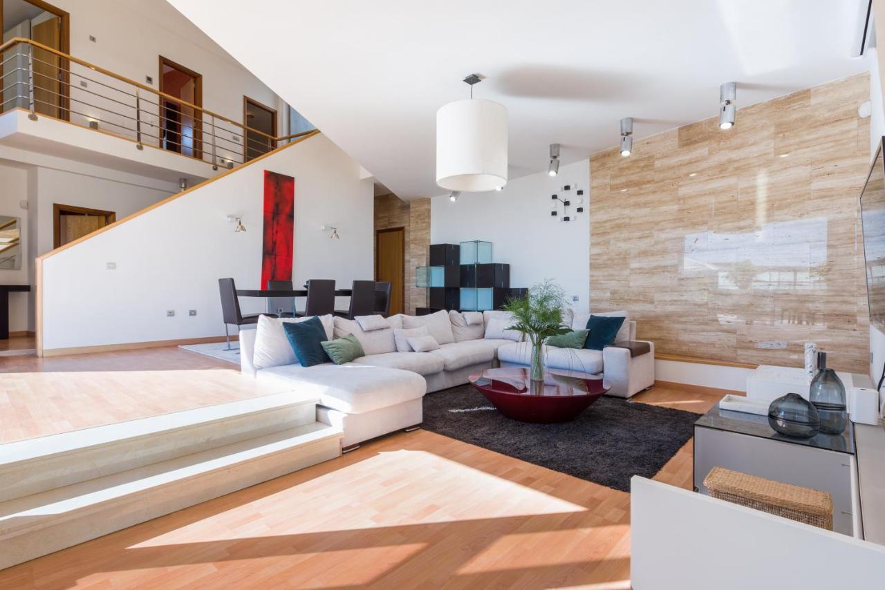 Villa With Sea Views, Pool, Spa, Gym, Cinema & Proaudio - Homeforguest