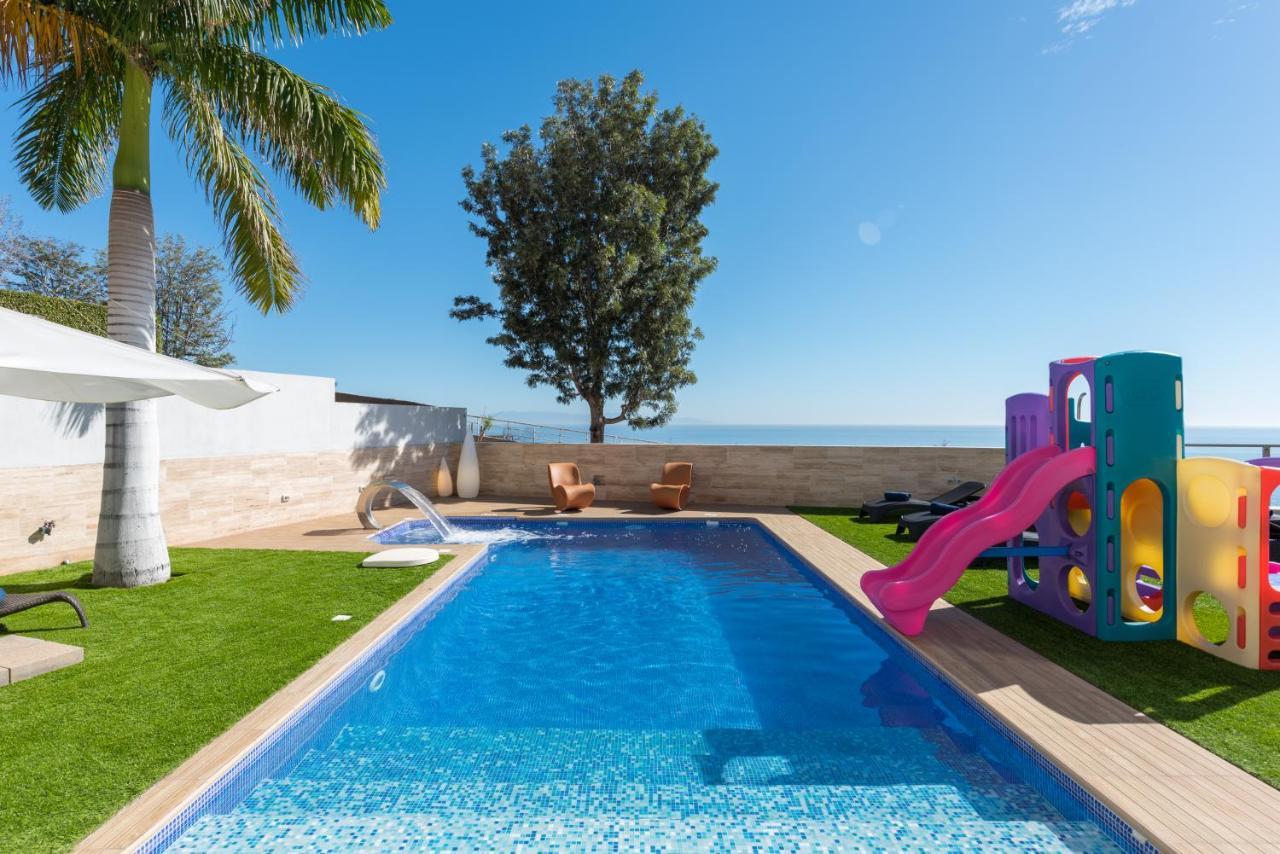 With Sea Views, Pool, Spa, Gym, Cinema & Proaudio - Homeforguest