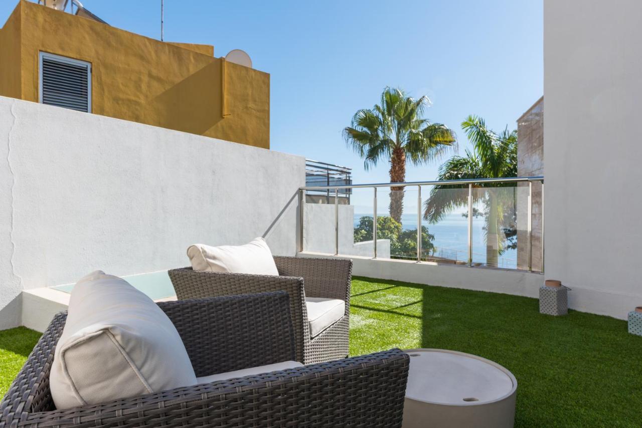 With Sea Views, Pool, Spa, Gym, Cinema & Proaudio - Homeforguest Villa