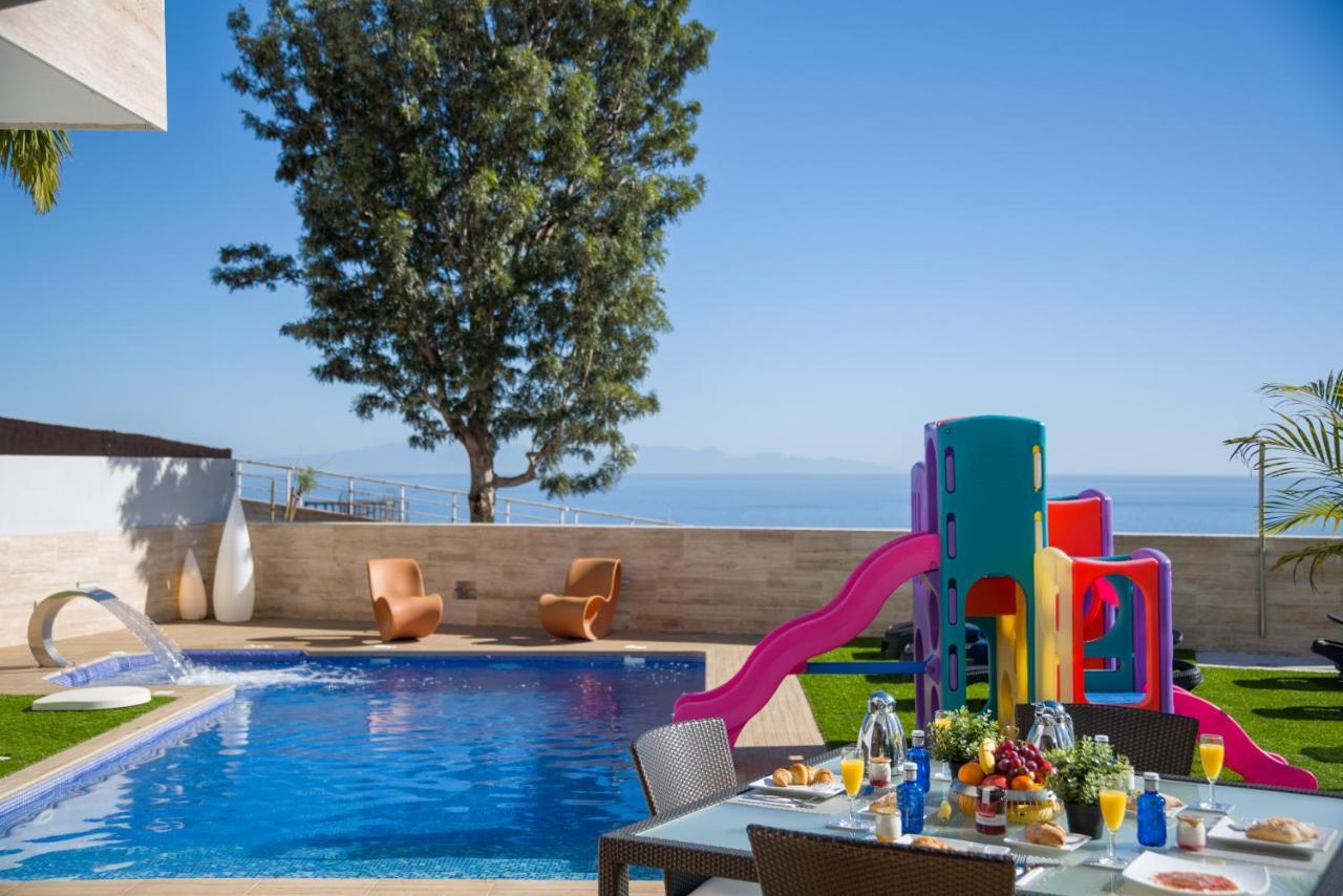 With Sea Views, Pool, Spa, Gym, Cinema & Proaudio - Homeforguest Villa
