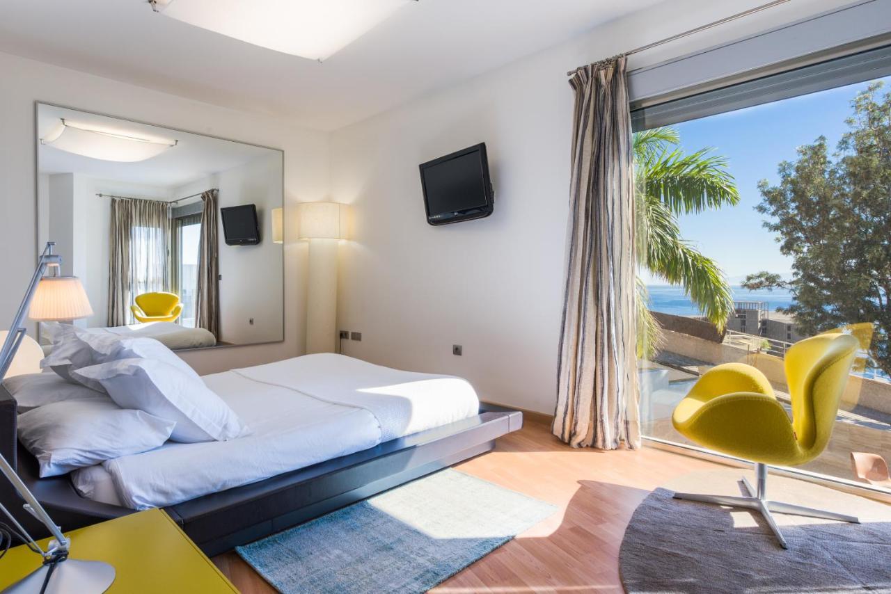 Villa With Sea Views, Pool, Spa, Gym, Cinema & Proaudio - Homeforguest *