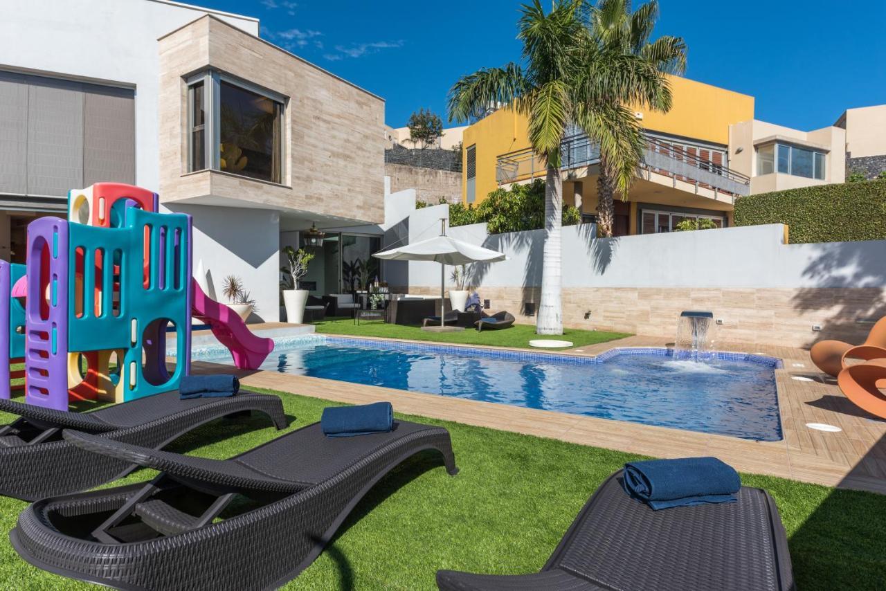 With Sea Views, Pool, Spa, Gym, Cinema & Proaudio - Homeforguest Villa *
