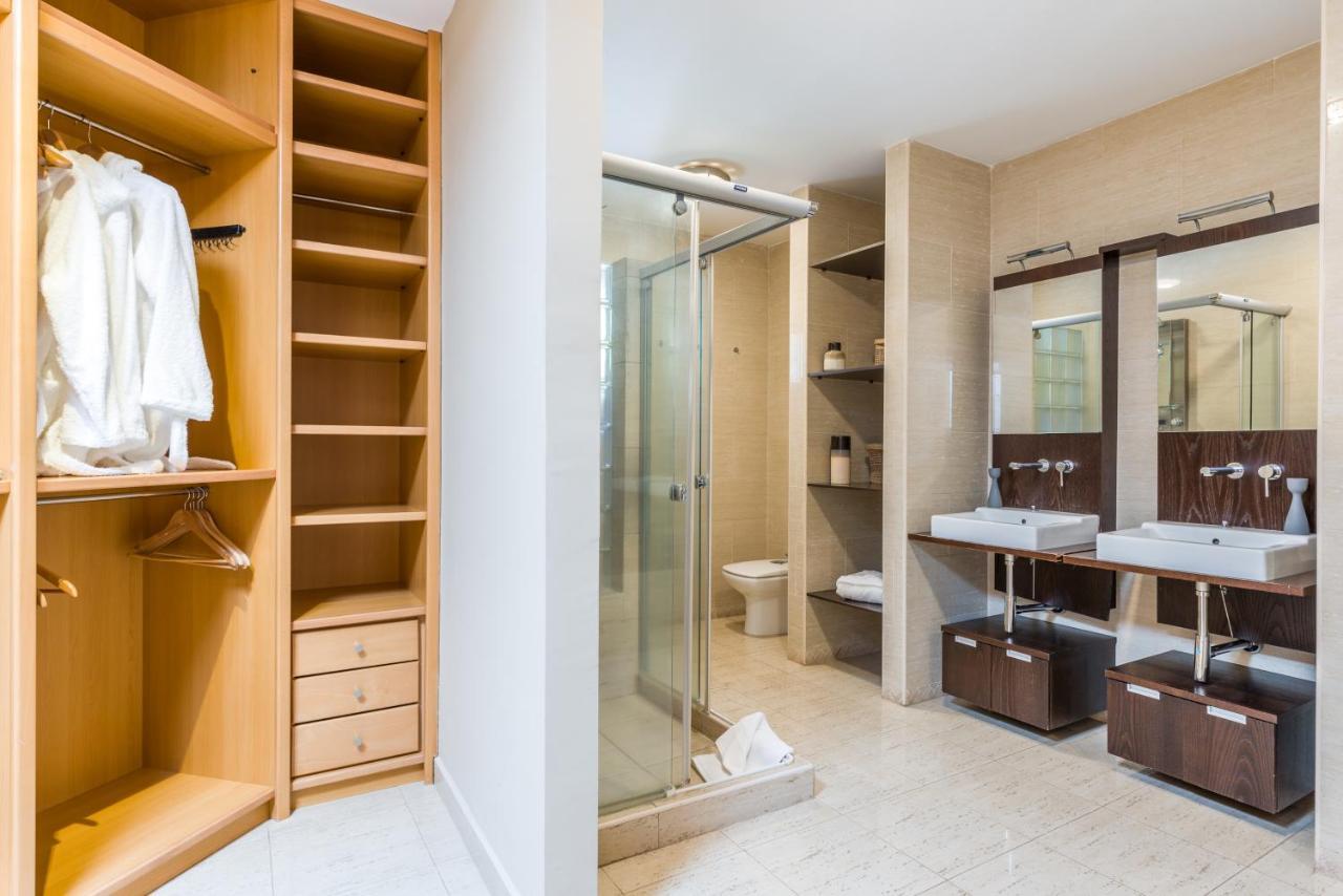 With Sea Views, Pool, Spa, Gym, Cinema & Proaudio - Homeforguest *