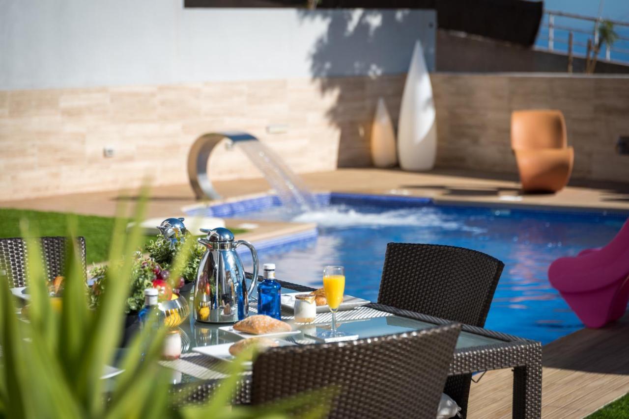 With Sea Views, Pool, Spa, Gym, Cinema & Proaudio - Homeforguest