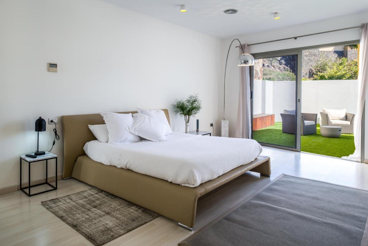 Villa With Sea Views, Pool, Spa, Gym, Cinema & Proaudio - Homeforguest