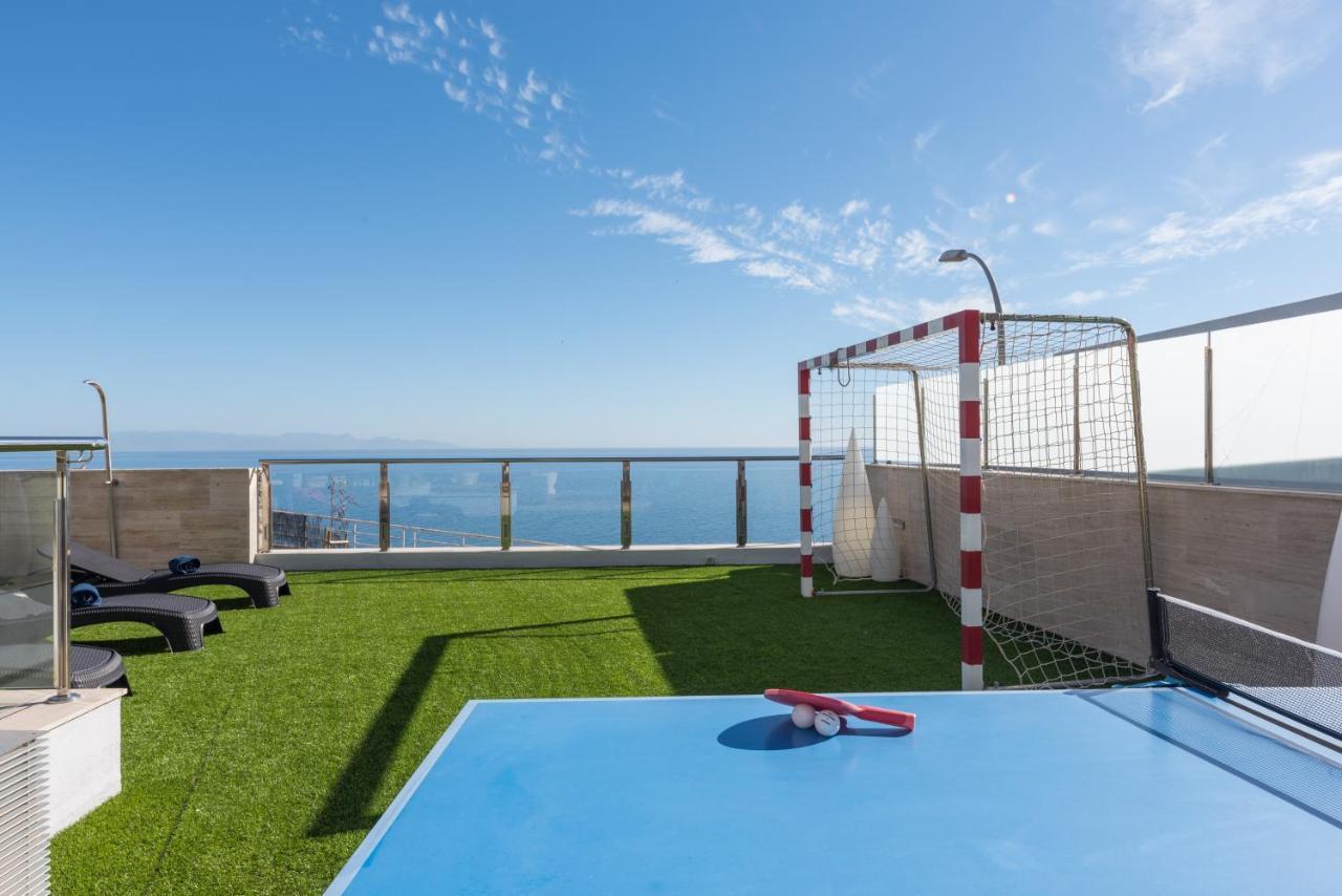 With Sea Views, Pool, Spa, Gym, Cinema & Proaudio - Homeforguest *