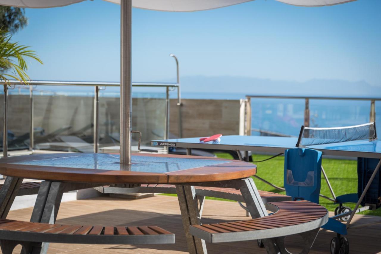 With Sea Views, Pool, Spa, Gym, Cinema & Proaudio - Homeforguest *