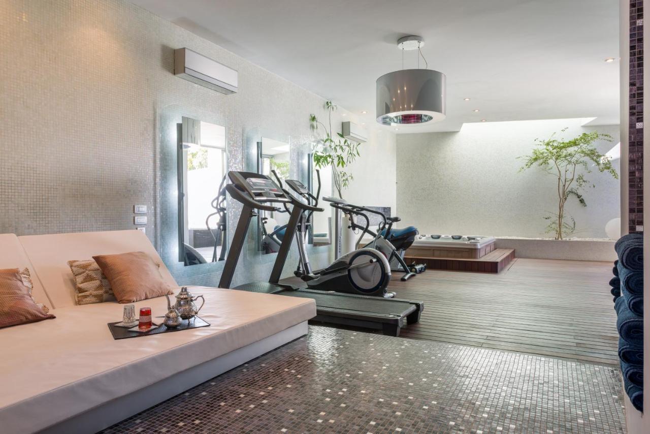 With Sea Views, Pool, Spa, Gym, Cinema & Proaudio - Homeforguest