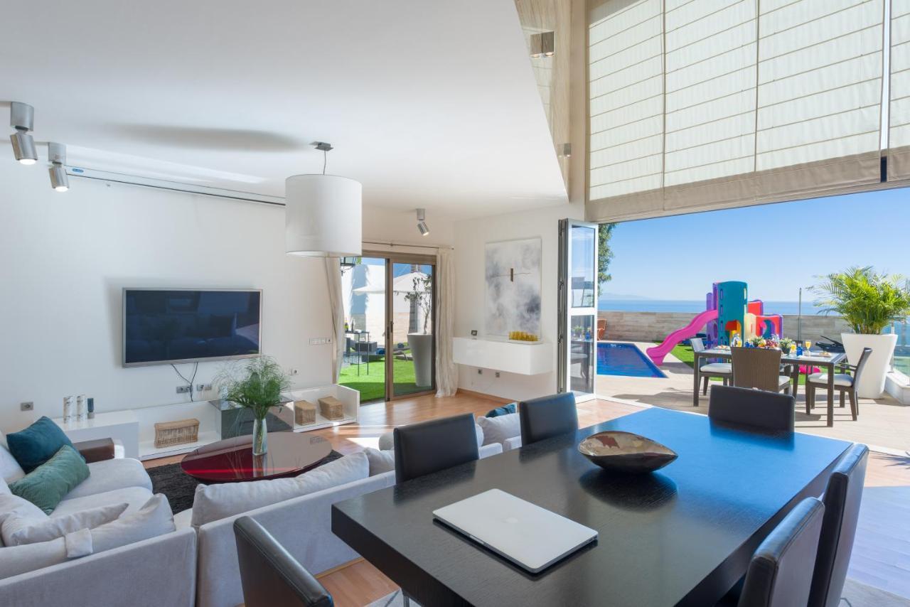 Villa With Sea Views, Pool, Spa, Gym, Cinema & Proaudio - Homeforguest