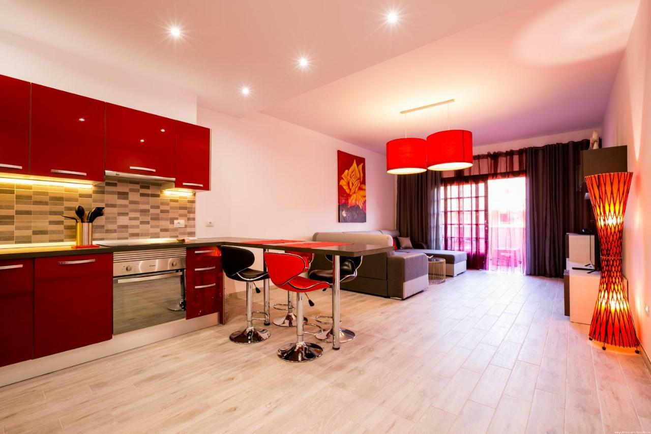 Spacious & Stylish Los Cristianos Apartment *